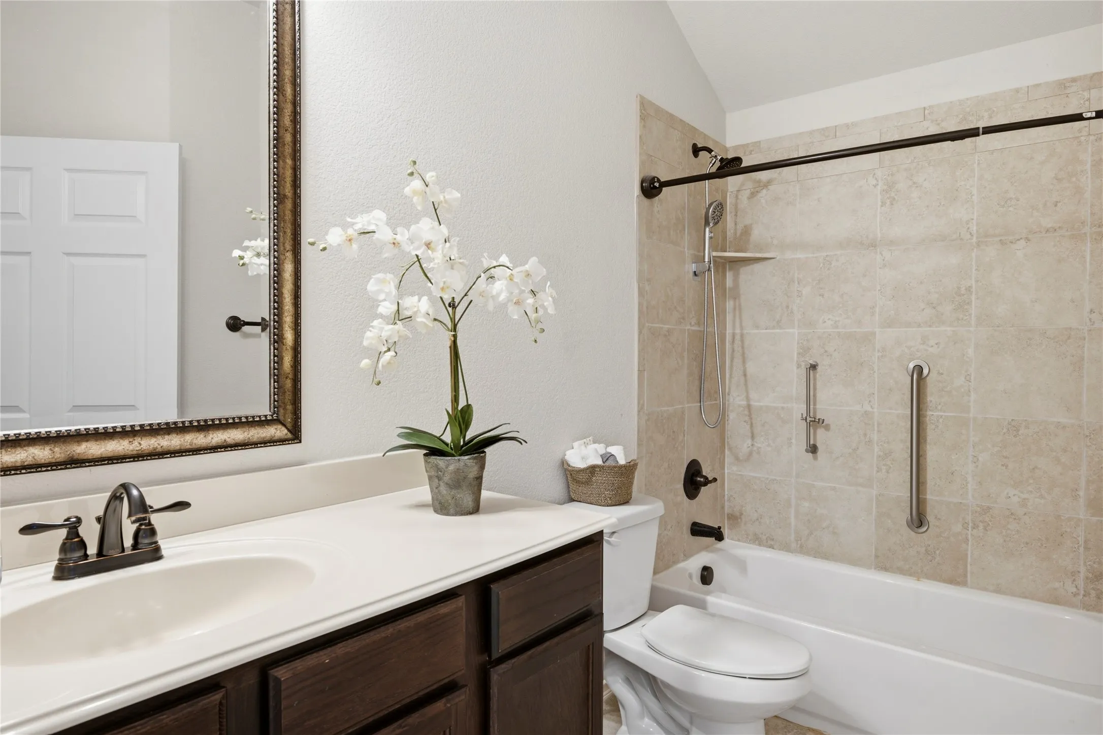 Single Family Residence For Sale in Denton County , 1003 Lakeshore Boulevard, Oak Point, Texas 75068, 3 Bedroom, 2 Bathroom, 2 Garage spaces, 1,498 Sqft, built in 2013, mls#21340813, Real Estate Agent in Oak Point, Homes For Sale in Denton county, Homes For Sale in Oak Point, Realtor in Oak Point Texas, Real Estate Brokerage Independent Realty Texas, Luminita Cordes Realtor