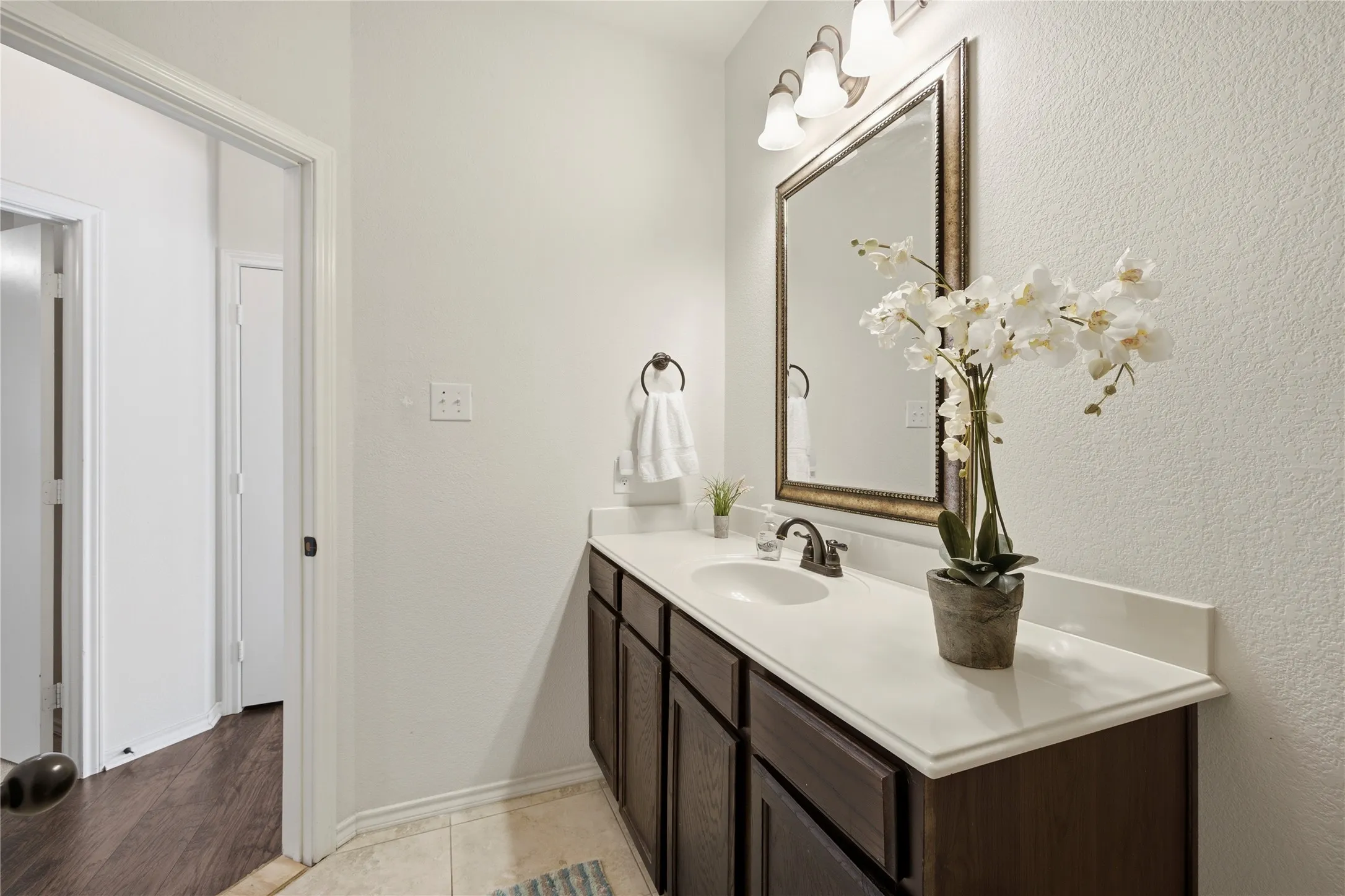 Single Family Residence For Sale in Denton County , 1003 Lakeshore Boulevard, Oak Point, Texas 75068, 3 Bedroom, 2 Bathroom, 2 Garage spaces, 1,498 Sqft, built in 2013, mls#21340813, Real Estate Agent in Oak Point, Homes For Sale in Denton county, Homes For Sale in Oak Point, Realtor in Oak Point Texas, Real Estate Brokerage Independent Realty Texas, Luminita Cordes Realtor