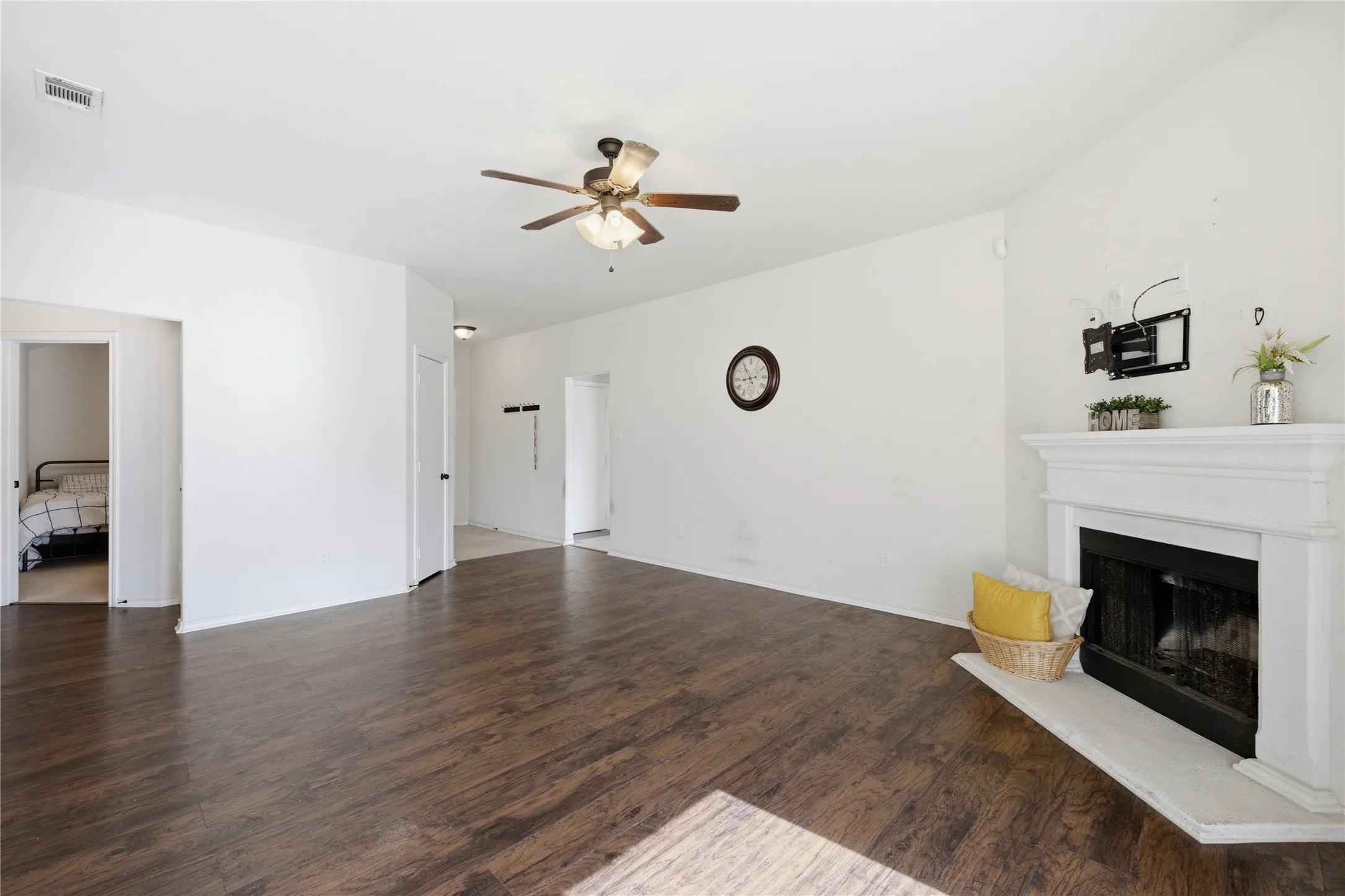 Single Family Residence For Sale in Denton County , 1003 Lakeshore Boulevard, Oak Point, Texas 75068, 3 Bedroom, 2 Bathroom, 2 Garage spaces, 1,498 Sqft, built in 2013, mls#21340813, Real Estate Agent in Oak Point, Homes For Sale in Denton county, Homes For Sale in Oak Point, Realtor in Oak Point Texas, Real Estate Brokerage Independent Realty Texas, Luminita Cordes Realtor