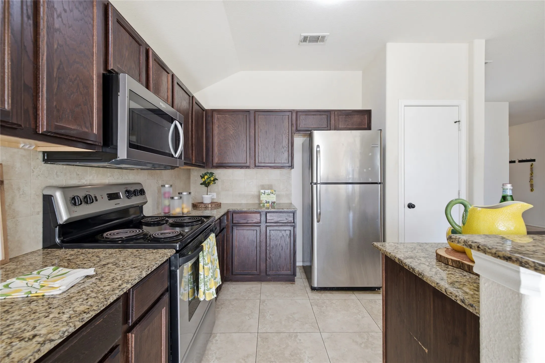 Single Family Residence For Sale in Denton County , 1003 Lakeshore Boulevard, Oak Point, Texas 75068, 3 Bedroom, 2 Bathroom, 2 Garage spaces, 1,498 Sqft, built in 2013, mls#21340813, Real Estate Agent in Oak Point, Homes For Sale in Denton county, Homes For Sale in Oak Point, Realtor in Oak Point Texas, Real Estate Brokerage Independent Realty Texas, Luminita Cordes Realtor