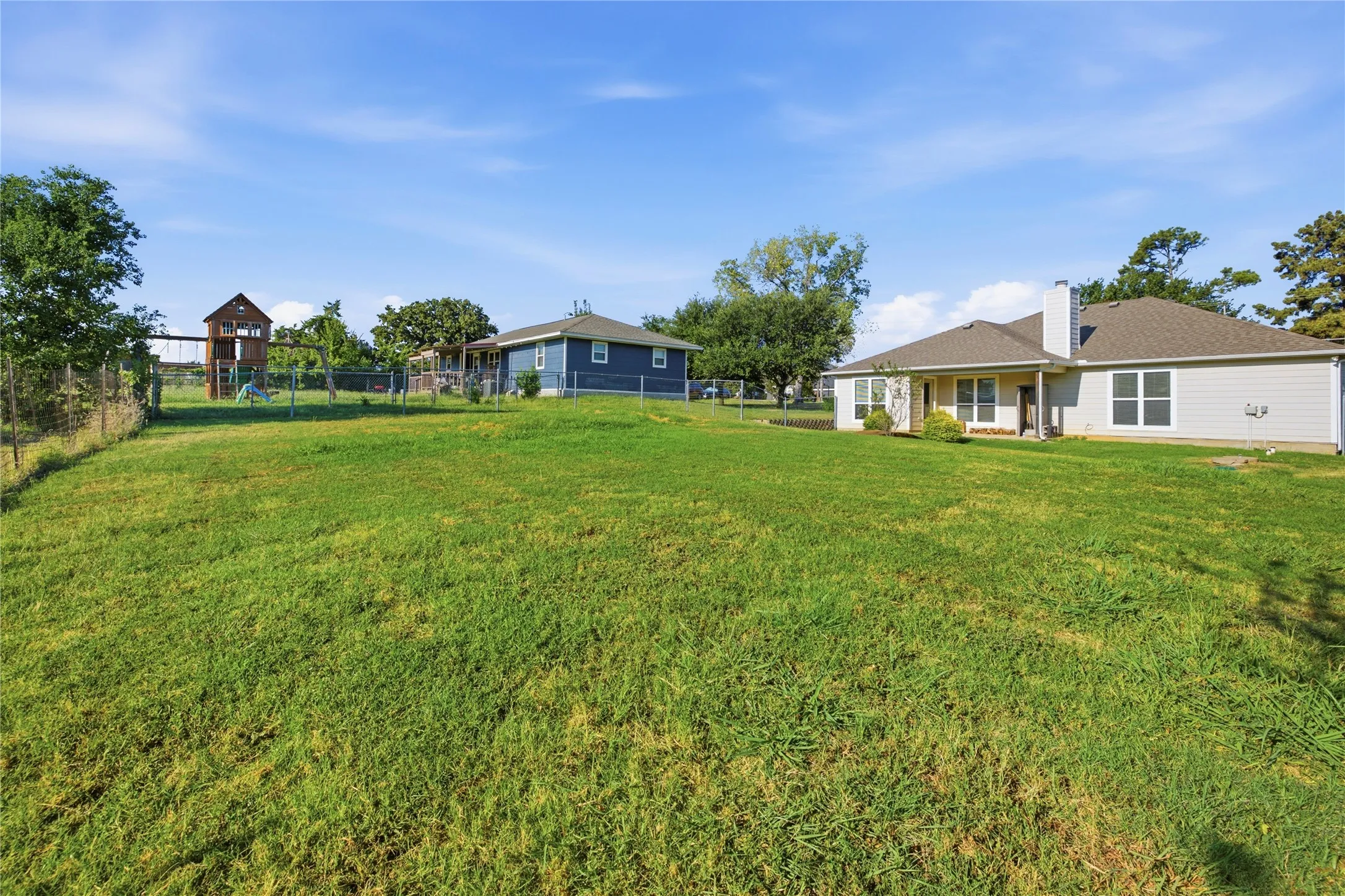 Single Family Residence For Sale in Denton County , 1003 Lakeshore Boulevard, Oak Point, Texas 75068, 3 Bedroom, 2 Bathroom, 2 Garage spaces, 1,498 Sqft, built in 2013, mls#21340813, Real Estate Agent in Oak Point, Homes For Sale in Denton county, Homes For Sale in Oak Point, Realtor in Oak Point Texas, Real Estate Brokerage Independent Realty Texas, Luminita Cordes Realtor