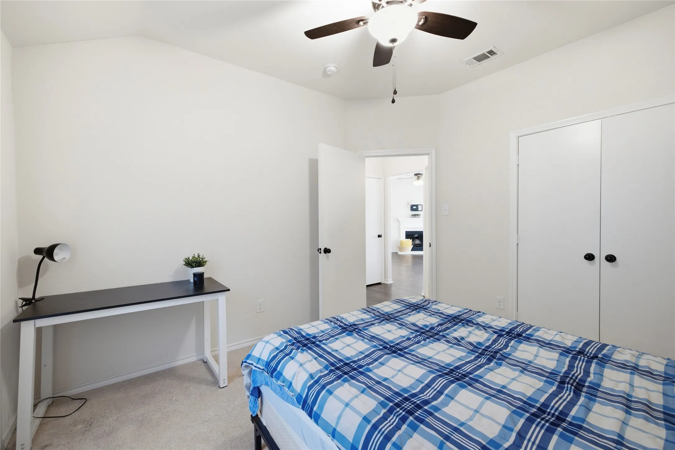 Single Family Residence For Sale in Denton County , 1003 Lakeshore Boulevard, Oak Point, Texas 75068, 3 Bedroom, 2 Bathroom, 2 Garage spaces, 1,498 Sqft, built in 2013, mls#21340813, Real Estate Agent in Oak Point, Homes For Sale in Denton county, Homes For Sale in Oak Point, Realtor in Oak Point Texas, Real Estate Brokerage Independent Realty Texas, Luminita Cordes Realtor