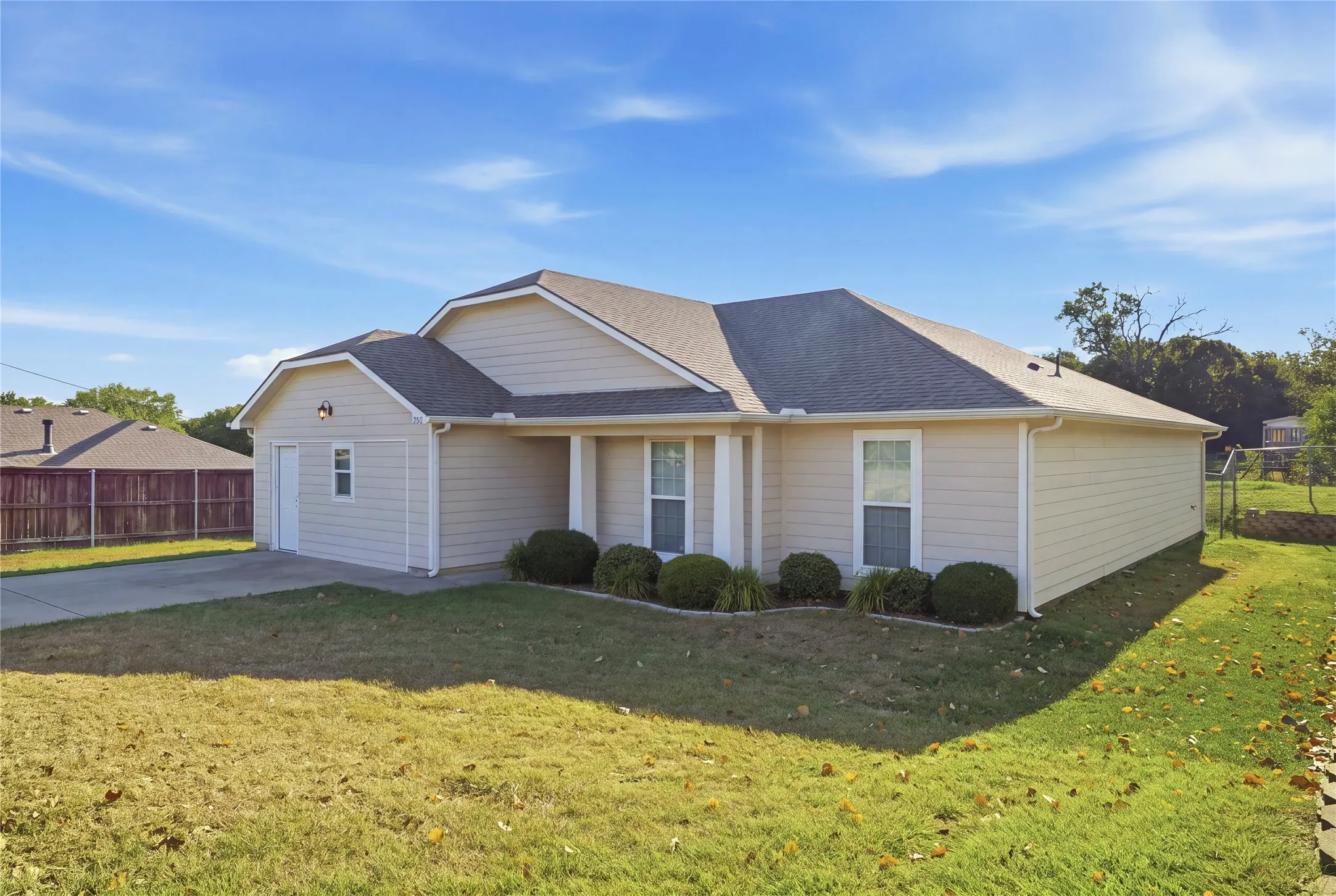 Single Family Residence For Sale in Denton County , 1003 Lakeshore Boulevard, Oak Point, Texas 75068, 3 Bedroom, 2 Bathroom, 2 Garage spaces, 1,498 Sqft, built in 2013, mls#21340813, Real Estate Agent in Oak Point, Homes For Sale in Denton county, Homes For Sale in Oak Point, Realtor in Oak Point Texas, Real Estate Brokerage Independent Realty Texas, Luminita Cordes Realtor