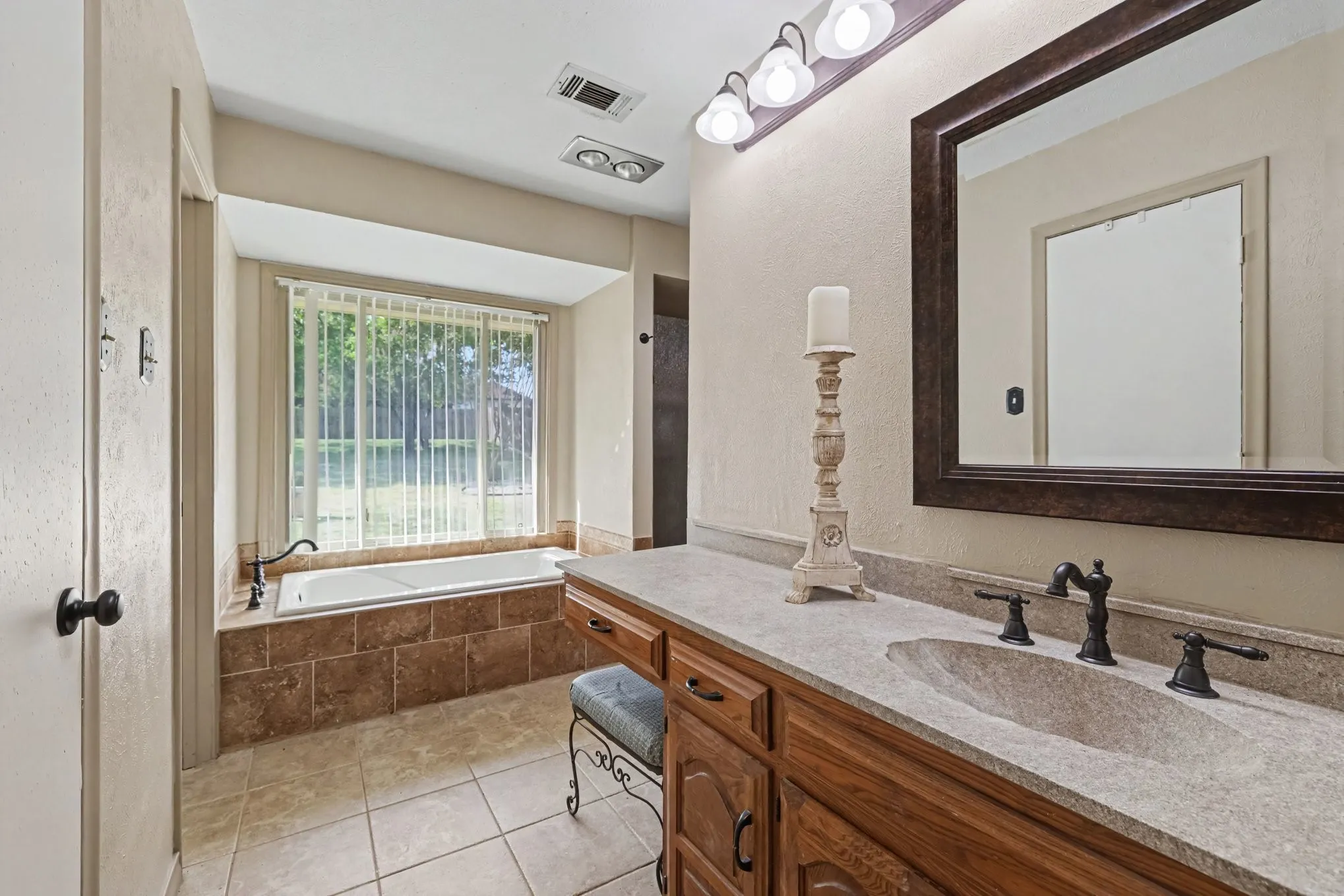 Single Family Residence For Sale in Dallas County , 1905 Toler Trail, Garland, Texas 75043, 3 Bedroom, 3 Bathroom, 3 Garage spaces, 2,754 Sqft, built in 1976, mls#21344478, Real Estate Agent in Garland, Homes For Sale in Dallas county, Homes For Sale in Garland, Realtor in Garland Texas, Real Estate Brokerage Independent Realty Texas, Luminita Cordes Realtor