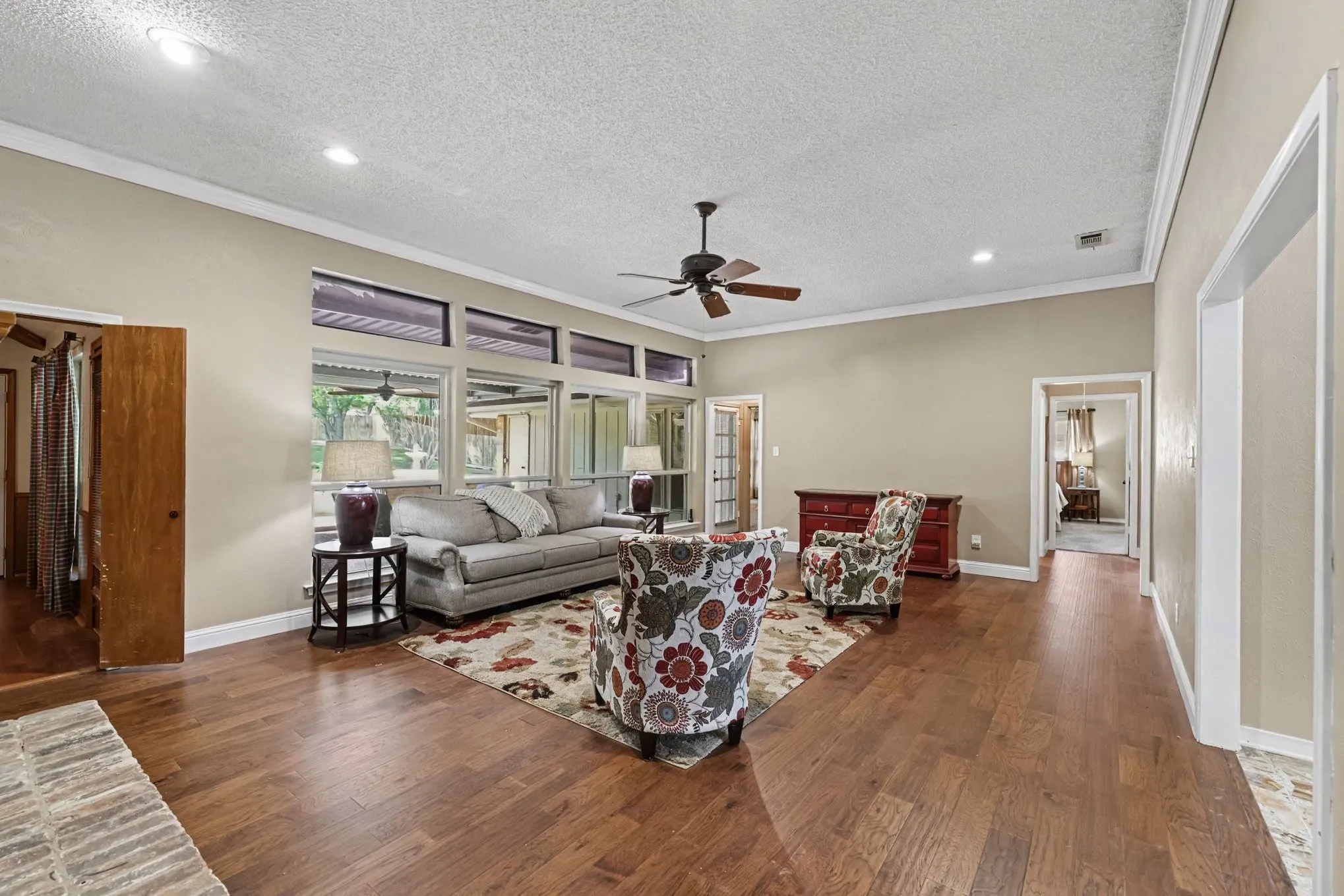 Single Family Residence For Sale in Dallas County , 1905 Toler Trail, Garland, Texas 75043, 3 Bedroom, 3 Bathroom, 3 Garage spaces, 2,754 Sqft, built in 1976, mls#21344478, Real Estate Agent in Garland, Homes For Sale in Dallas county, Homes For Sale in Garland, Realtor in Garland Texas, Real Estate Brokerage Independent Realty Texas, Luminita Cordes Realtor