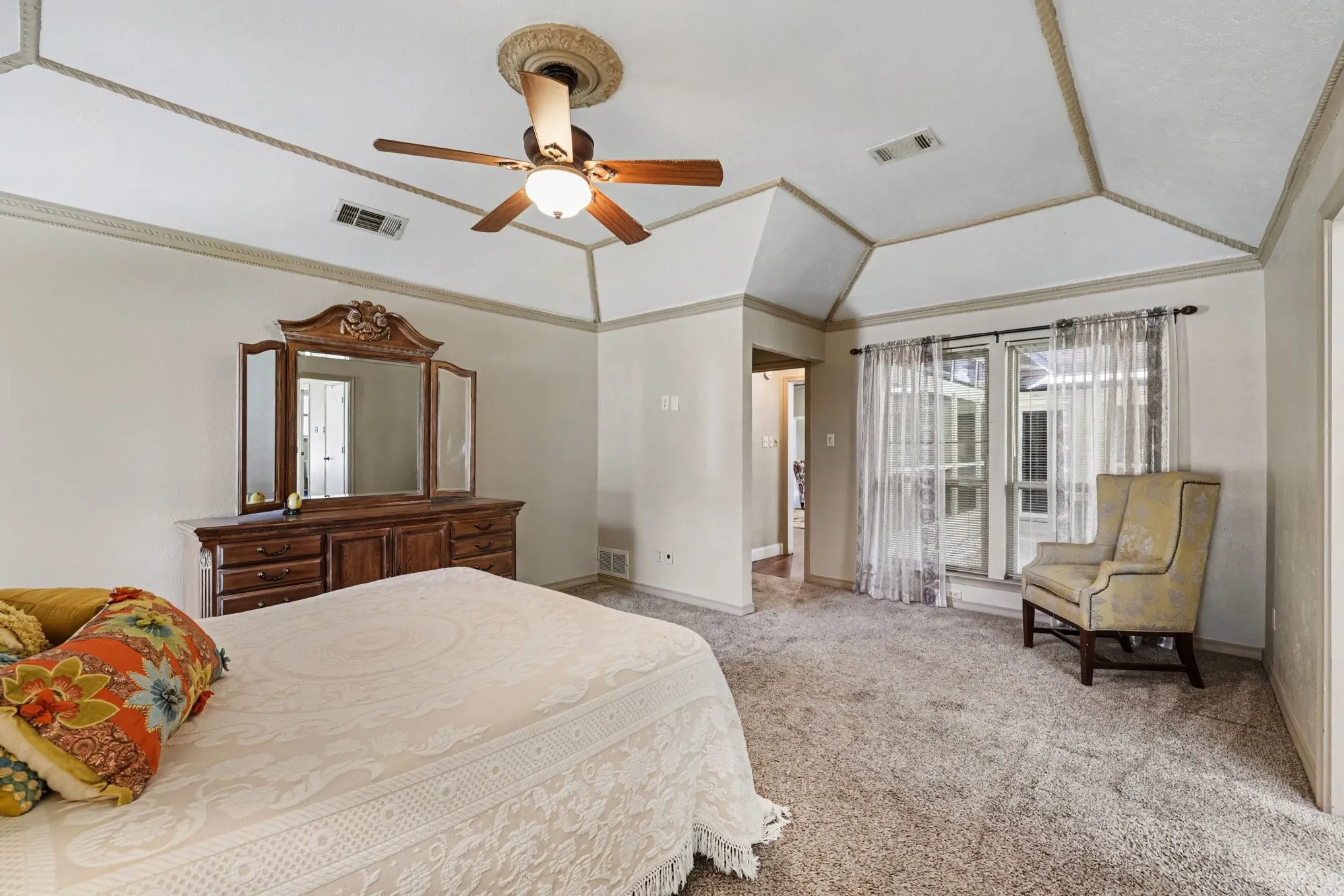 Single Family Residence For Sale in Dallas County , 1905 Toler Trail, Garland, Texas 75043, 3 Bedroom, 3 Bathroom, 3 Garage spaces, 2,754 Sqft, built in 1976, mls#21344478, Real Estate Agent in Garland, Homes For Sale in Dallas county, Homes For Sale in Garland, Realtor in Garland Texas, Real Estate Brokerage Independent Realty Texas, Luminita Cordes Realtor