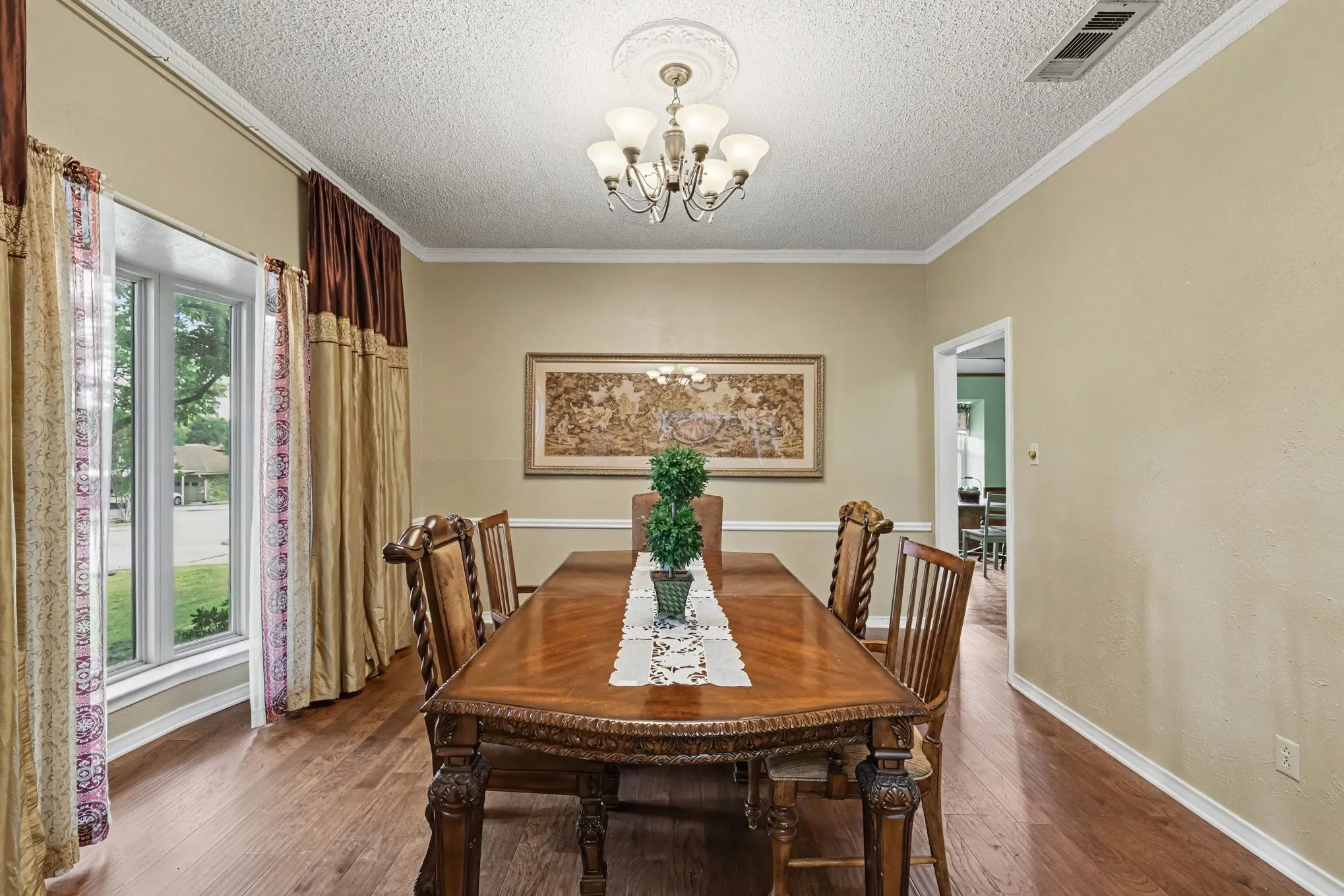 Single Family Residence For Sale in Dallas County , 1905 Toler Trail, Garland, Texas 75043, 3 Bedroom, 3 Bathroom, 3 Garage spaces, 2,754 Sqft, built in 1976, mls#21344478, Real Estate Agent in Garland, Homes For Sale in Dallas county, Homes For Sale in Garland, Realtor in Garland Texas, Real Estate Brokerage Independent Realty Texas, Luminita Cordes Realtor