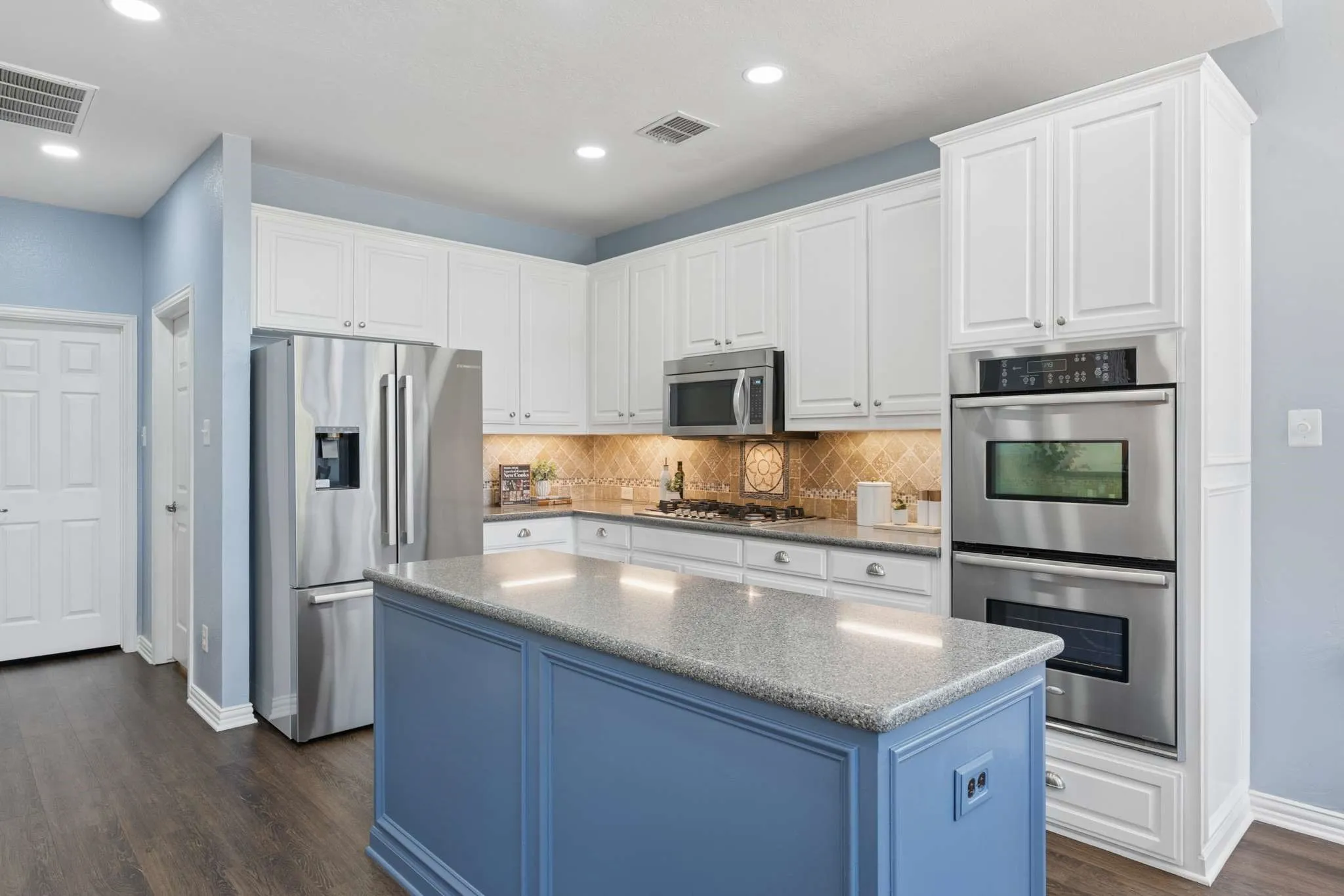 Single Family Residence For Sale in Collin County , 8609 Spectrum Drive, Mc Kinney, Texas 75072, 4 Bedroom, 4 Bathroom, 2 Garage spaces, 2,916 Sqft, built in 1999, mls#21351358, Real Estate Agent in Mc Kinney, Homes For Sale in Collin county, Homes For Sale in Mc Kinney, Realtor in Mc Kinney Texas, Real Estate Brokerage Independent Realty Texas, Luminita Cordes Realtor