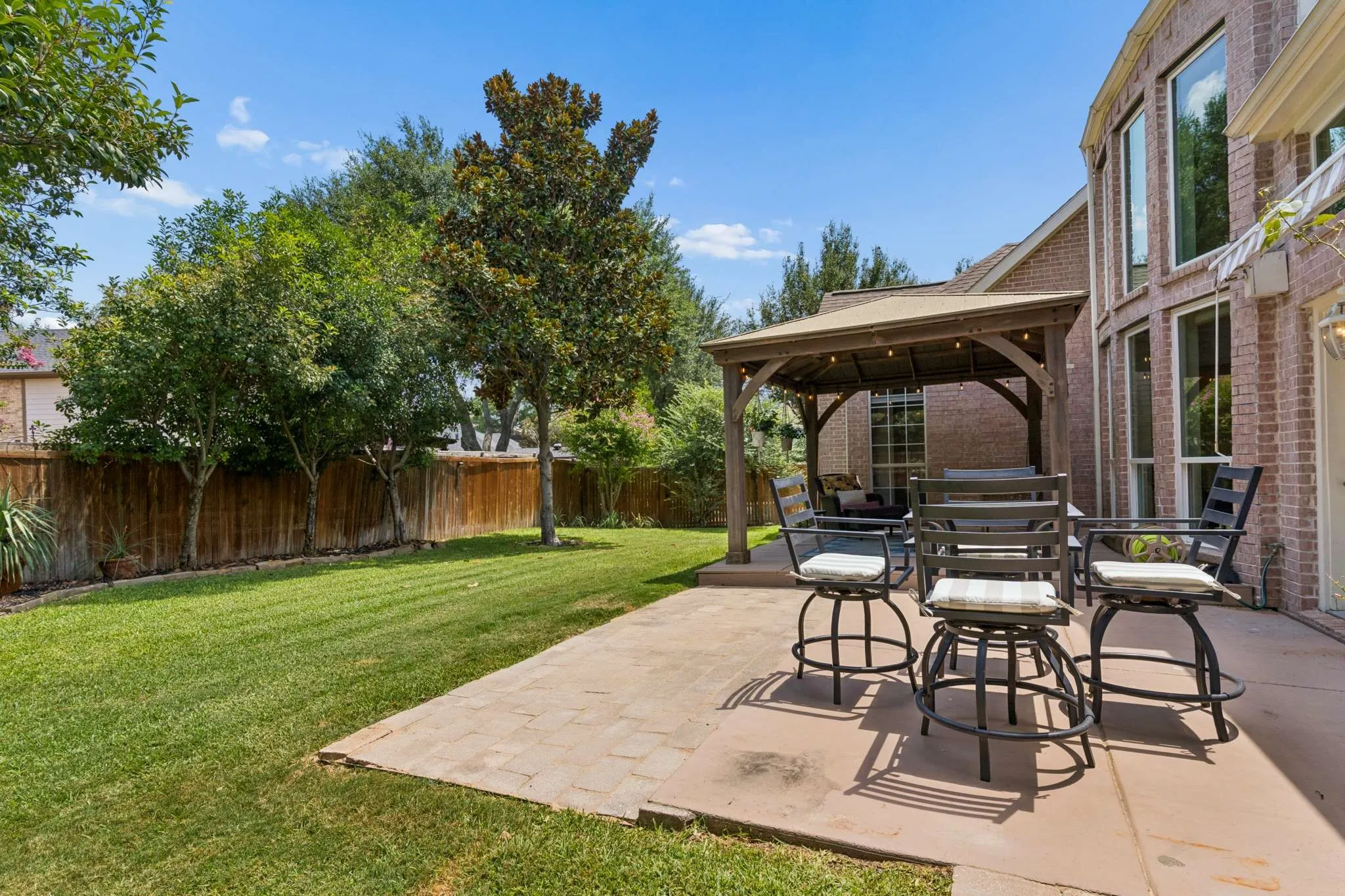 Single Family Residence For Sale in Collin County , 8609 Spectrum Drive, Mc Kinney, Texas 75072, 4 Bedroom, 4 Bathroom, 2 Garage spaces, 2,916 Sqft, built in 1999, mls#21351358, Real Estate Agent in Mc Kinney, Homes For Sale in Collin county, Homes For Sale in Mc Kinney, Realtor in Mc Kinney Texas, Real Estate Brokerage Independent Realty Texas, Luminita Cordes Realtor