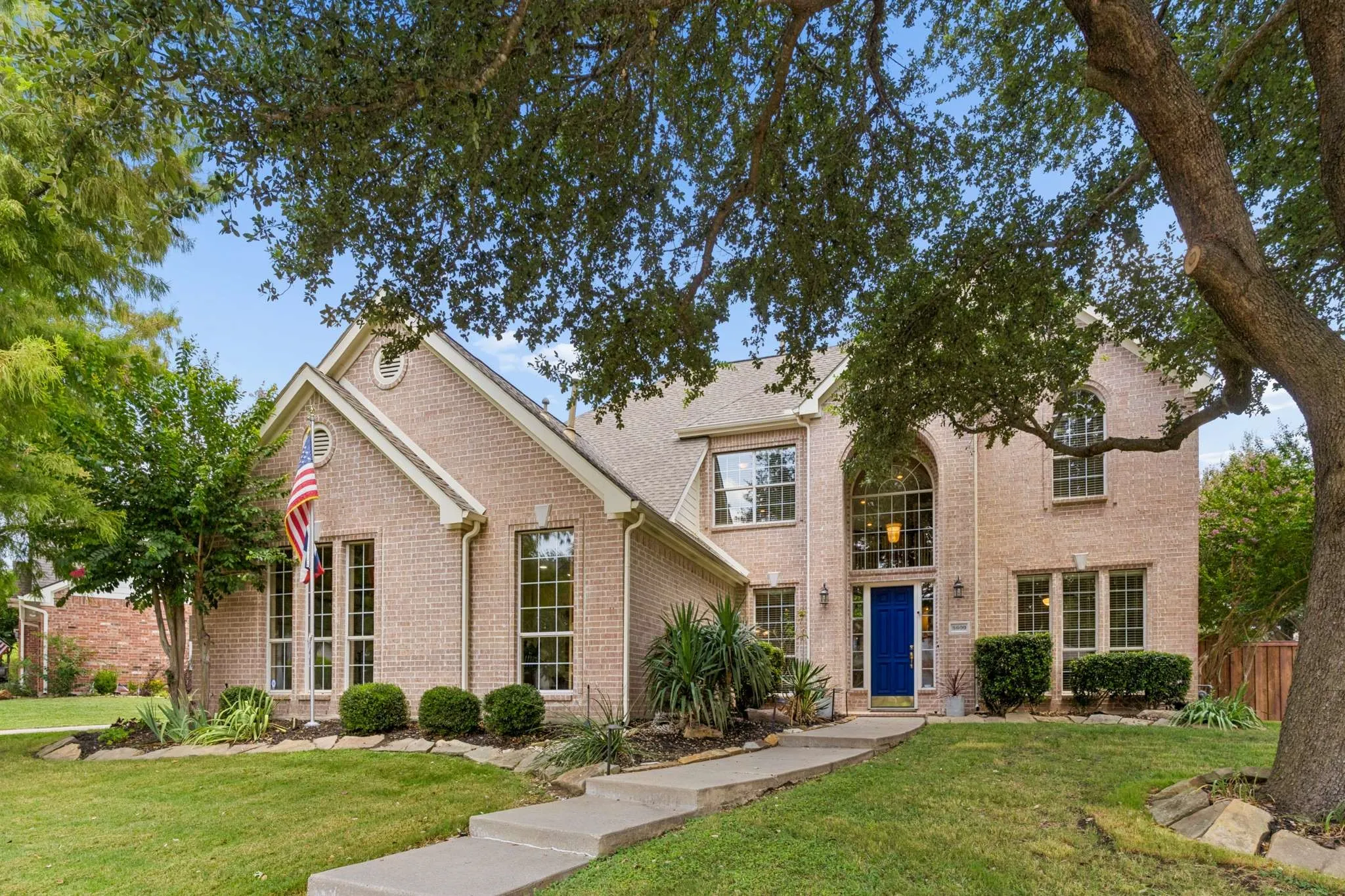 Single Family Residence For Sale in Collin County , 8609 Spectrum Drive, Mc Kinney, Texas 75072, 4 Bedroom, 4 Bathroom, 2 Garage spaces, 2,916 Sqft, built in 1999, mls#21351358, Real Estate Agent in Mc Kinney, Homes For Sale in Collin county, Homes For Sale in Mc Kinney, Realtor in Mc Kinney Texas, Real Estate Brokerage Independent Realty Texas, Luminita Cordes Realtor