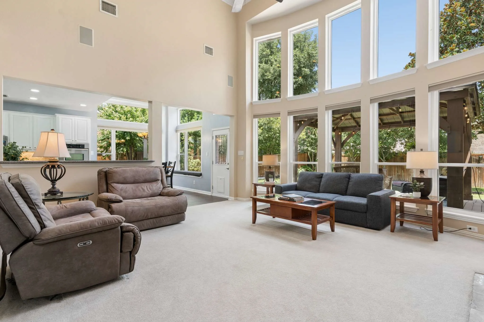 Single Family Residence For Sale in Collin County , 8609 Spectrum Drive, Mc Kinney, Texas 75072, 4 Bedroom, 4 Bathroom, 2 Garage spaces, 2,916 Sqft, built in 1999, mls#21351358, Real Estate Agent in Mc Kinney, Homes For Sale in Collin county, Homes For Sale in Mc Kinney, Realtor in Mc Kinney Texas, Real Estate Brokerage Independent Realty Texas, Luminita Cordes Realtor