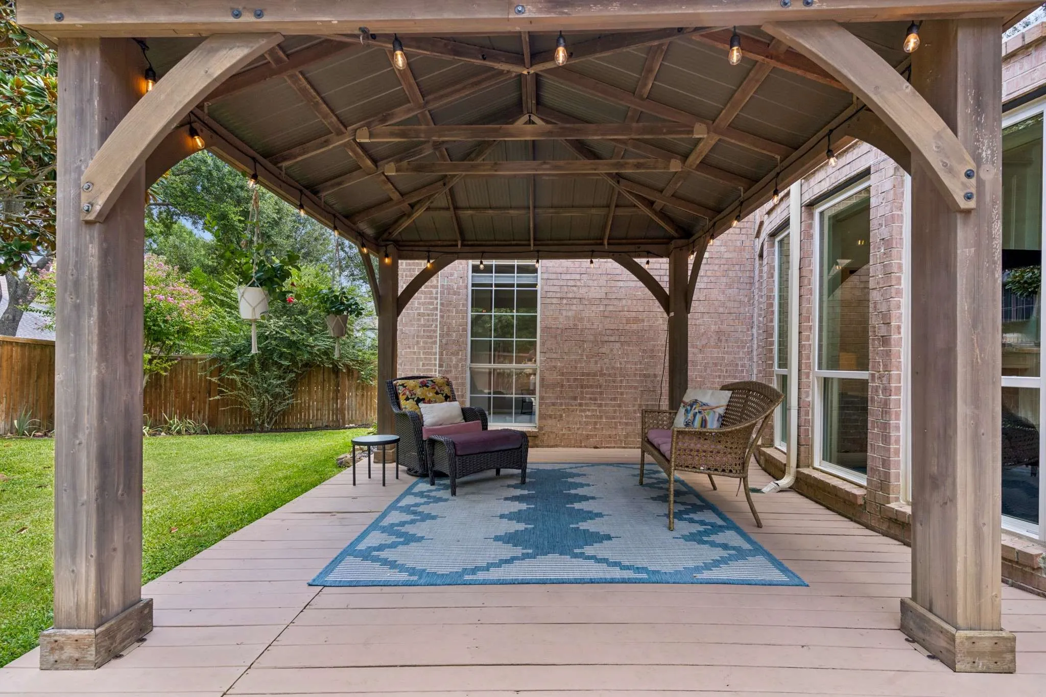 Single Family Residence For Sale in Collin County , 8609 Spectrum Drive, Mc Kinney, Texas 75072, 4 Bedroom, 4 Bathroom, 2 Garage spaces, 2,916 Sqft, built in 1999, mls#21351358, Real Estate Agent in Mc Kinney, Homes For Sale in Collin county, Homes For Sale in Mc Kinney, Realtor in Mc Kinney Texas, Real Estate Brokerage Independent Realty Texas, Luminita Cordes Realtor