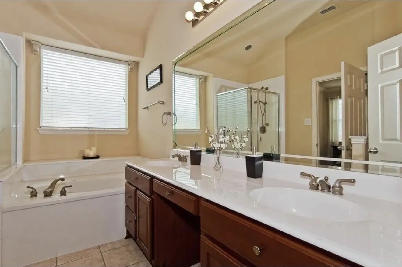 Single Family Residence For Rent in Denton County , 14717 Eaglemont Drive, Little Elm, Texas 75068, 3 Bedroom, 2 Bathroom, 2 Garage spaces, 1,790 Sqft, built in 2005, mls#21351889, Real Estate Agent in Little Elm, Homes For Rent in Denton county, Homes For Rent in Little Elm, Realtor in Little Elm Texas, Real Estate Brokerage Independent Realty Texas, Luminita Cordes Realtor