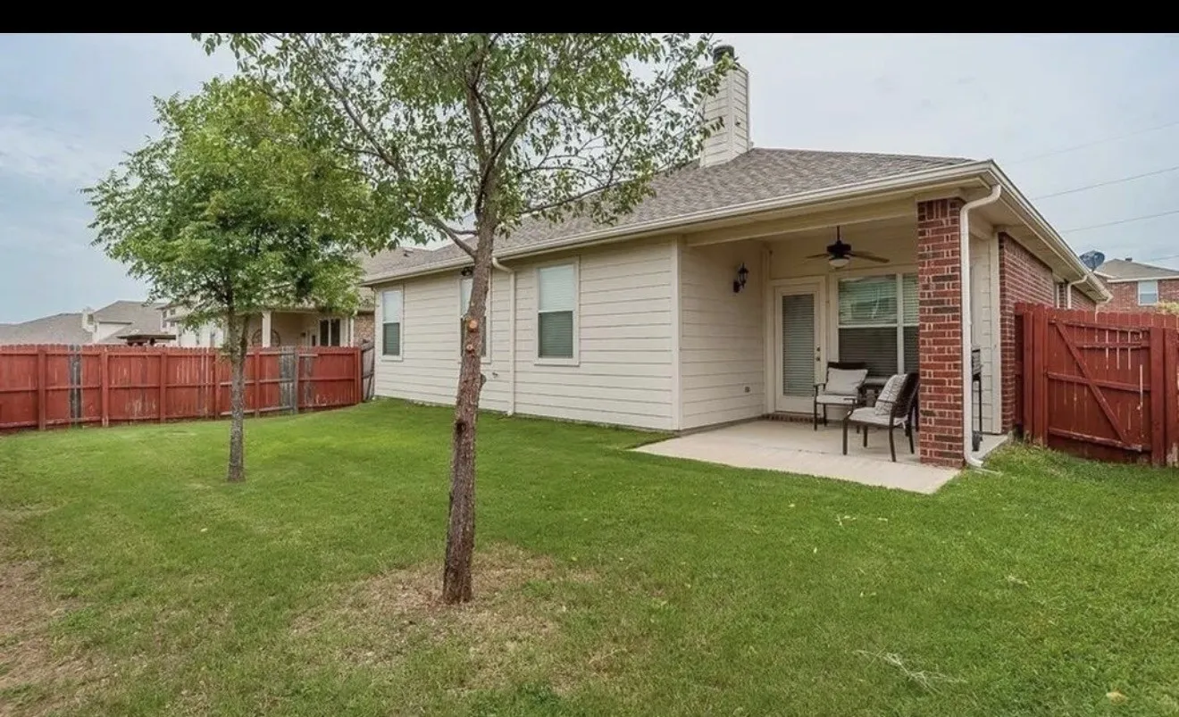 Single Family Residence For Rent in Denton County , 14717 Eaglemont Drive, Little Elm, Texas 75068, 3 Bedroom, 2 Bathroom, 2 Garage spaces, 1,790 Sqft, built in 2005, mls#21351889, Real Estate Agent in Little Elm, Homes For Rent in Denton county, Homes For Rent in Little Elm, Realtor in Little Elm Texas, Real Estate Brokerage Independent Realty Texas, Luminita Cordes Realtor