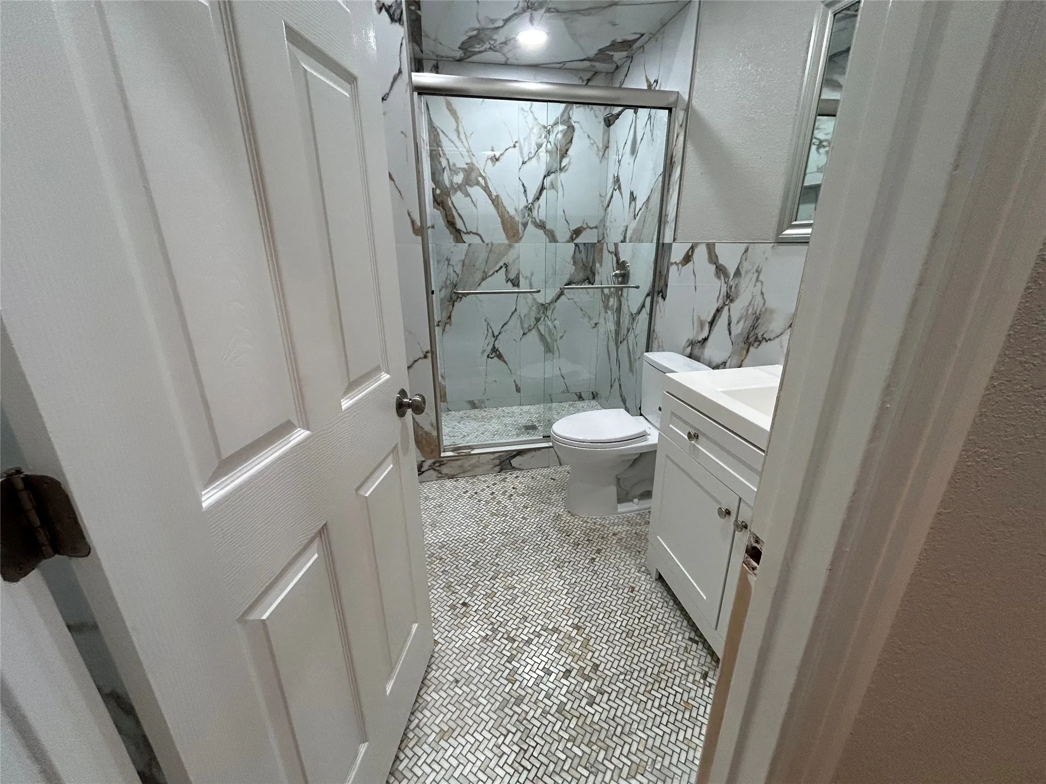 Single Family Residence For Rent in Dallas County , 505 S Storey Street, Dallas, Texas 75203, 2 Bedrooms, 1 Bathroom, Garage spaces, 975 Sqft, built in 1945, Price $1,900, mls#21352130, Real Estate Agent in Dallas, Homes For Rent in Dallas county, Homes For Rent in Dallas, Realtor in Dallas Texas, Real Estate Brokerage Independent Realty Texas, Luminita Cordes Realtor