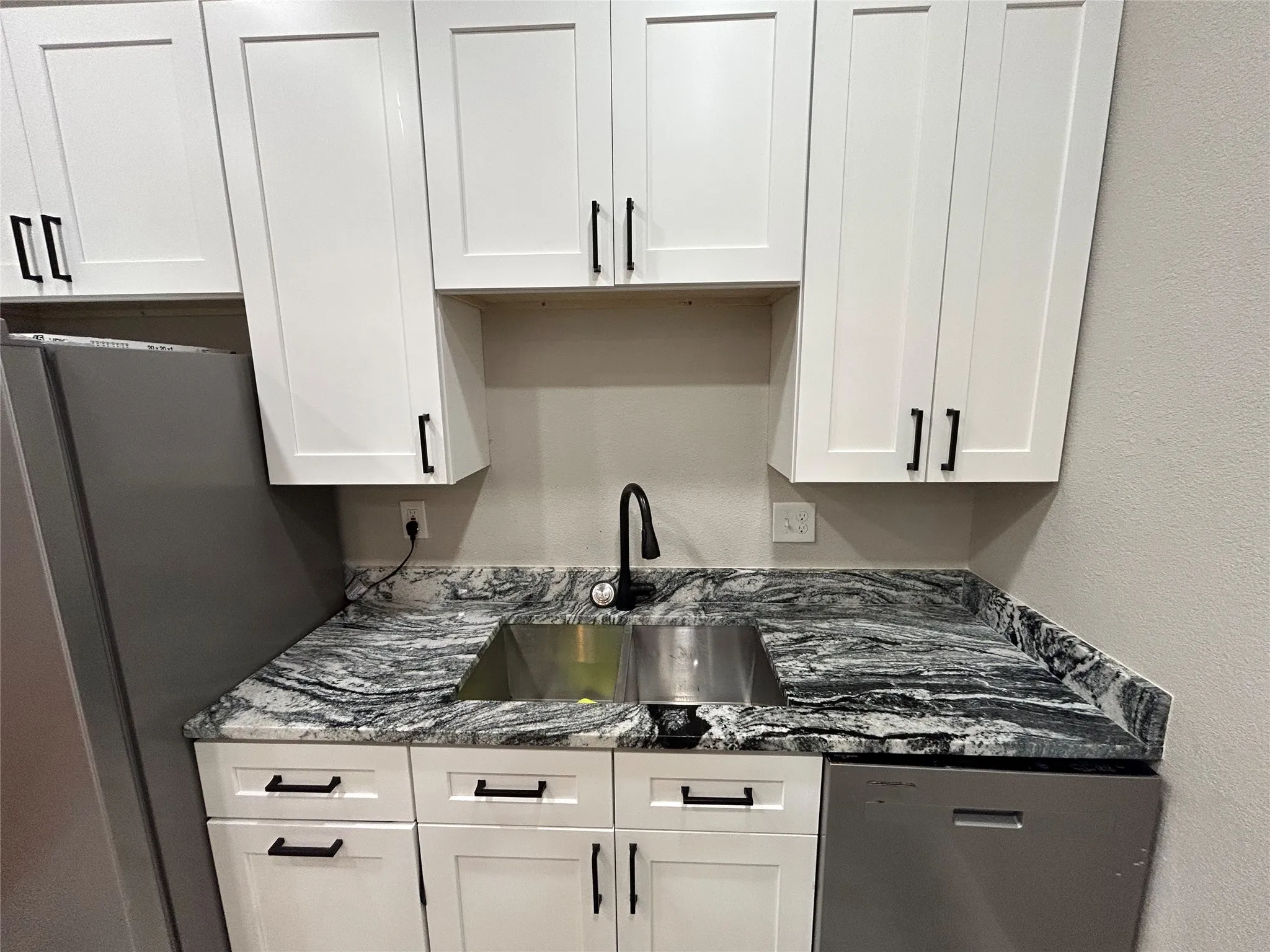Single Family Residence For Rent in Dallas County , 505 S Storey Street, Dallas, Texas 75203, 2 Bedrooms, 1 Bathroom, Garage spaces, 975 Sqft, built in 1945, Price $1,900, mls#21352130, Real Estate Agent in Dallas, Homes For Rent in Dallas county, Homes For Rent in Dallas, Realtor in Dallas Texas, Real Estate Brokerage Independent Realty Texas, Luminita Cordes Realtor