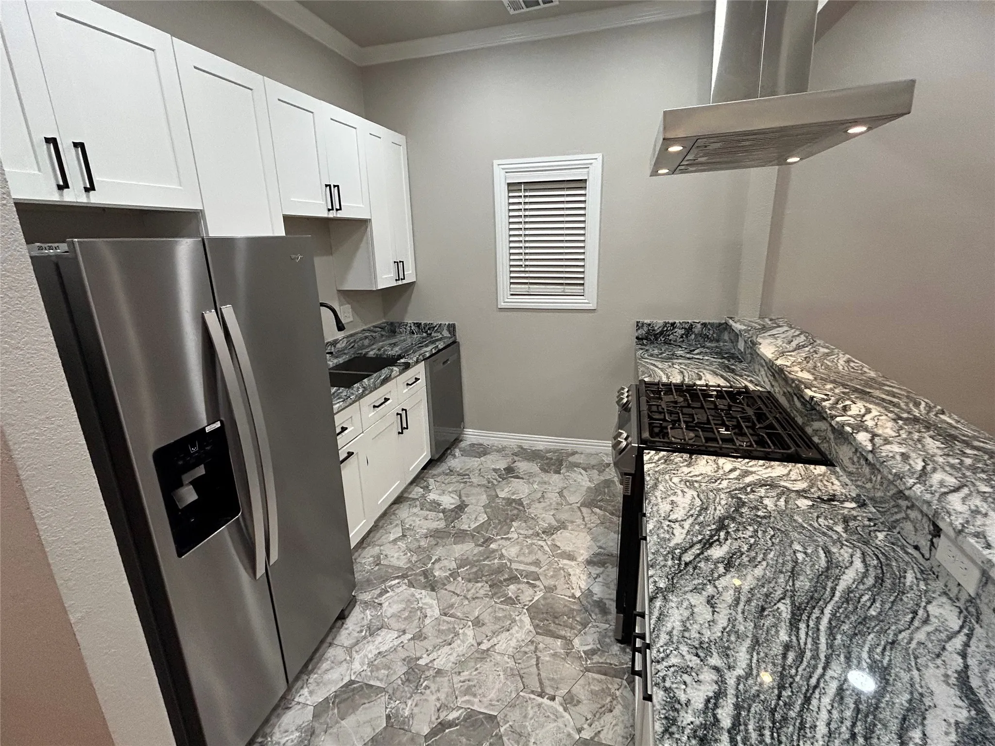 Single Family Residence For Rent in Dallas County , 505 S Storey Street, Dallas, Texas 75203, 2 Bedrooms, 1 Bathroom, Garage spaces, 975 Sqft, built in 1945, Price $1,900, mls#21352130, Real Estate Agent in Dallas, Homes For Rent in Dallas county, Homes For Rent in Dallas, Realtor in Dallas Texas, Real Estate Brokerage Independent Realty Texas, Luminita Cordes Realtor