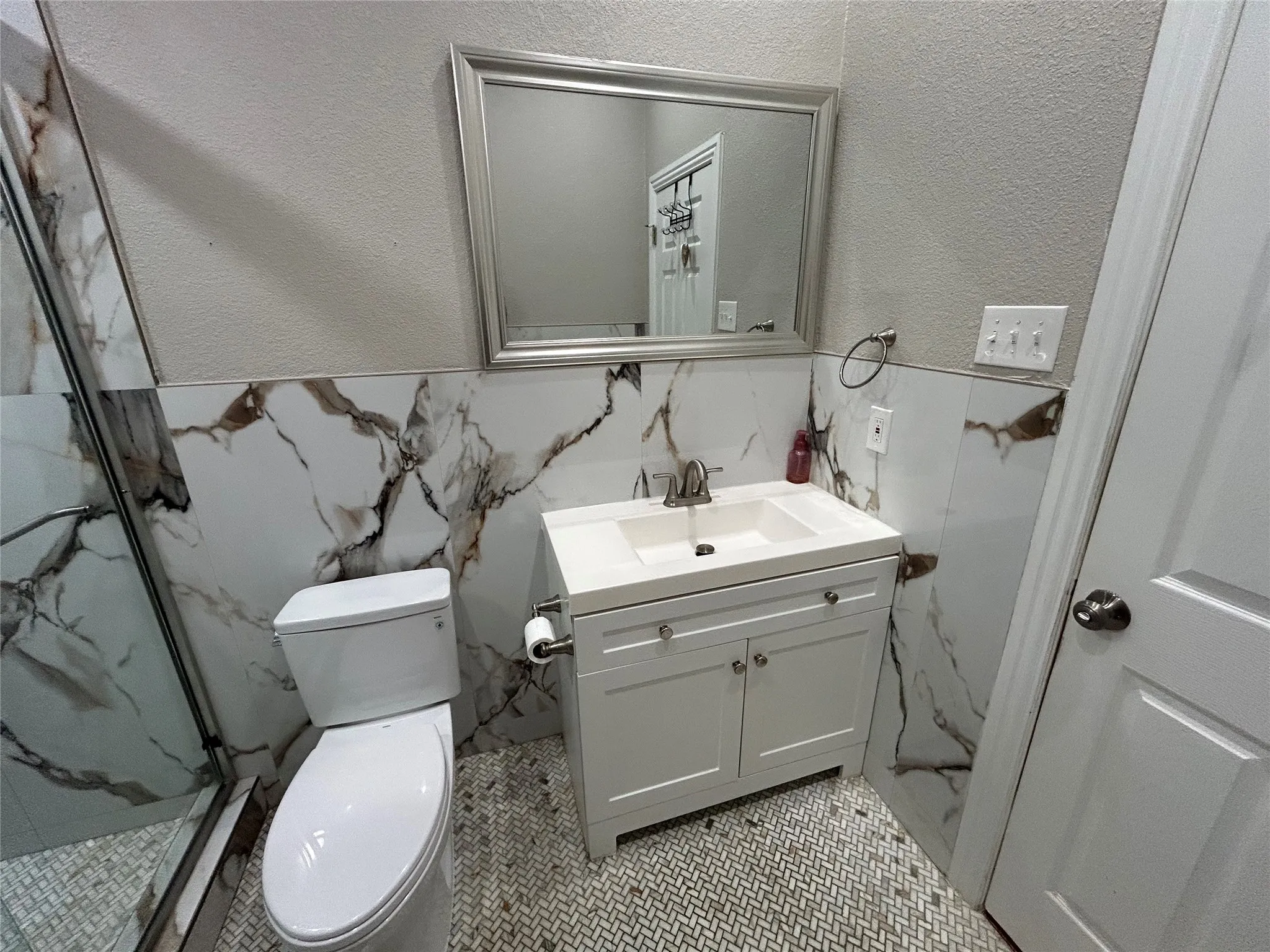 Single Family Residence For Rent in Dallas County , 505 S Storey Street, Dallas, Texas 75203, 2 Bedrooms, 1 Bathroom, Garage spaces, 975 Sqft, built in 1945, Price $1,900, mls#21352130, Real Estate Agent in Dallas, Homes For Rent in Dallas county, Homes For Rent in Dallas, Realtor in Dallas Texas, Real Estate Brokerage Independent Realty Texas, Luminita Cordes Realtor