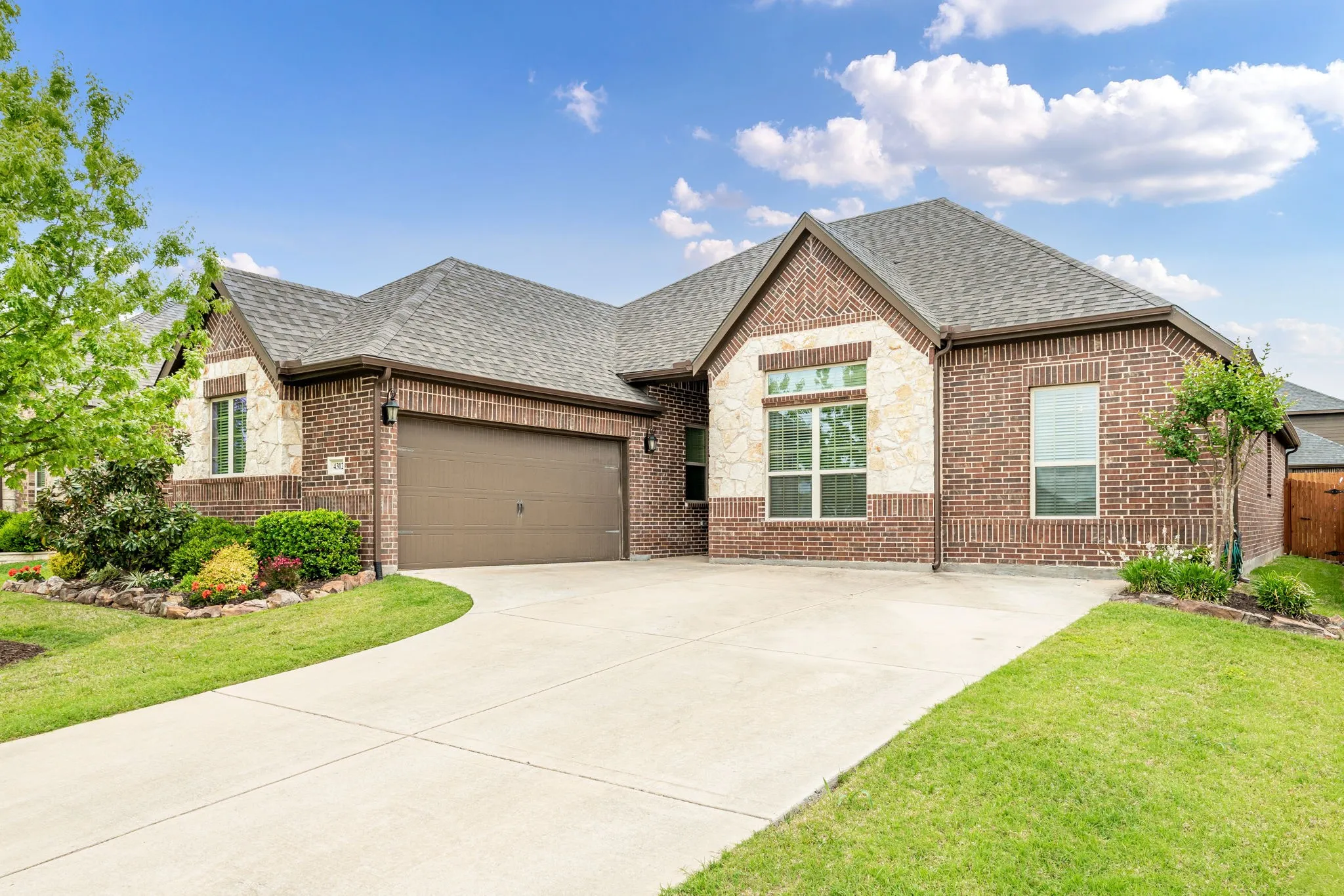 Single Family Residence For Sale in Collin County , 4312 Juniper Lane, Melissa, Texas 75454, 3 Bedroom, 2 Bathroom, 2 Garage spaces, 2,222 Sqft, built in 2018, mls#21351678, Real Estate Agent in Melissa, Homes For Sale in Collin county, Homes For Sale in Melissa, Realtor in Melissa Texas, Real Estate Brokerage Independent Realty Texas, Luminita Cordes Realtor