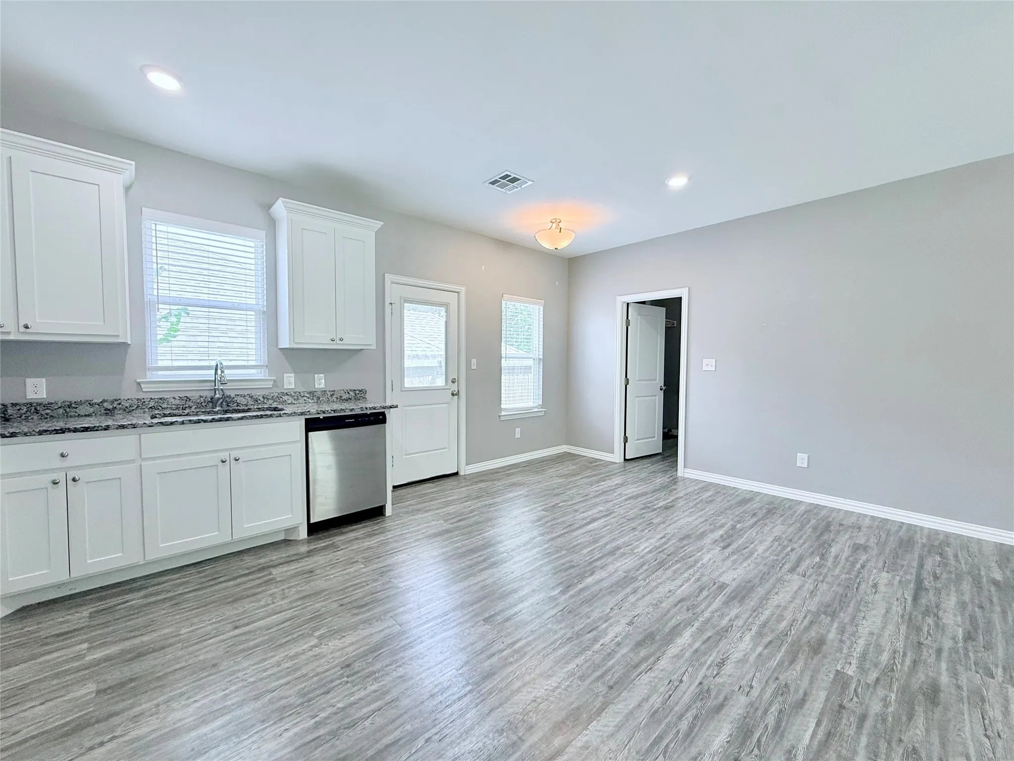 Single Family Residence For Rent in Grayson County , 600 E Shepherd Street, Denison, Texas 75021, 3 Bedroom, 2 Bathroom, 1 Garage spaces, 1,274 Sqft, built in 2023, mls#21352359, Real Estate Agent in Denison, Homes For Rent in Grayson county, Homes For Rent in Denison, Realtor in Denison Texas, Real Estate Brokerage Independent Realty Texas, Luminita Cordes Realtor