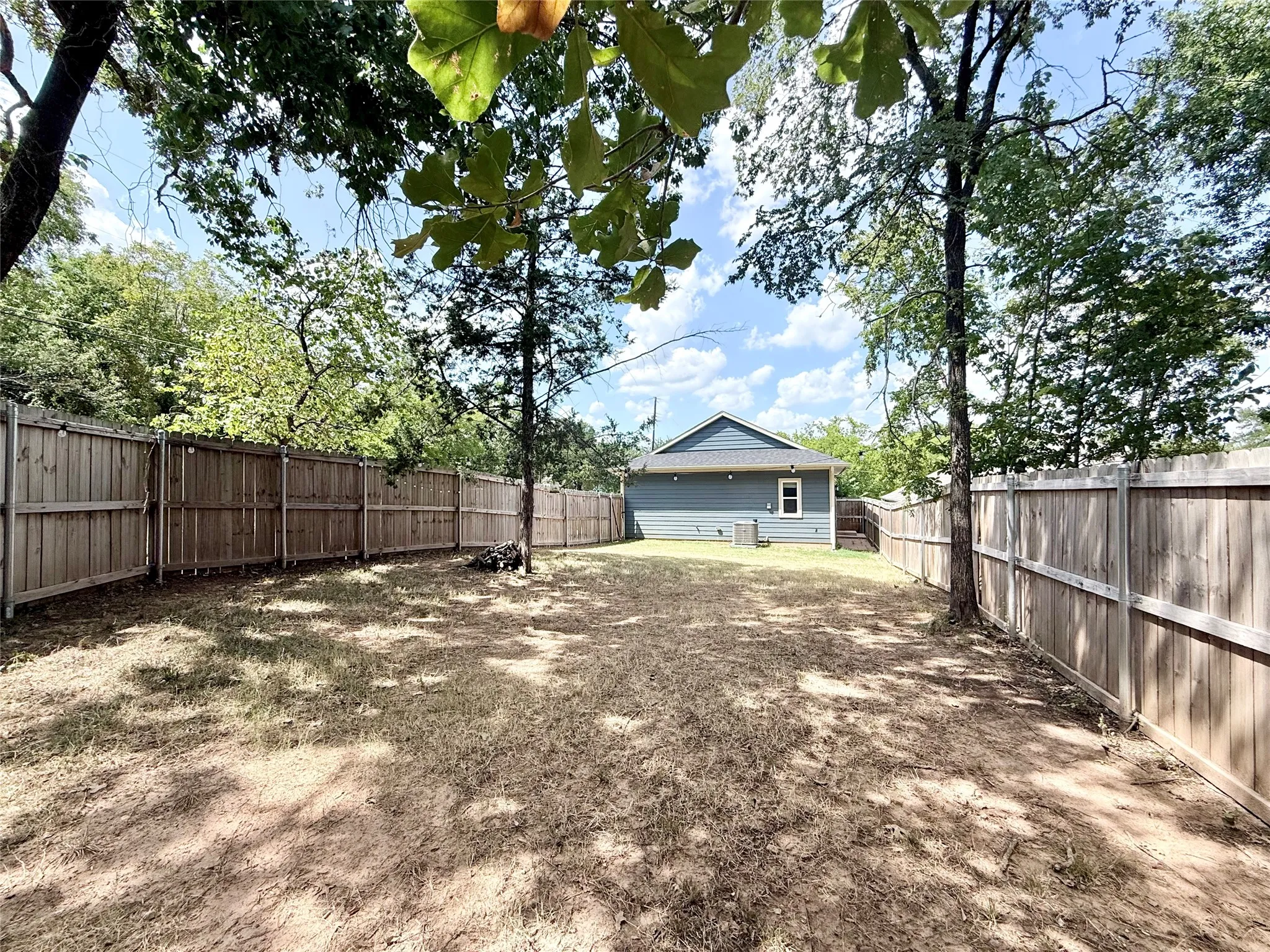 Single Family Residence For Rent in Grayson County , 600 E Shepherd Street, Denison, Texas 75021, 3 Bedroom, 2 Bathroom, 1 Garage spaces, 1,274 Sqft, built in 2023, mls#21352359, Real Estate Agent in Denison, Homes For Rent in Grayson county, Homes For Rent in Denison, Realtor in Denison Texas, Real Estate Brokerage Independent Realty Texas, Luminita Cordes Realtor