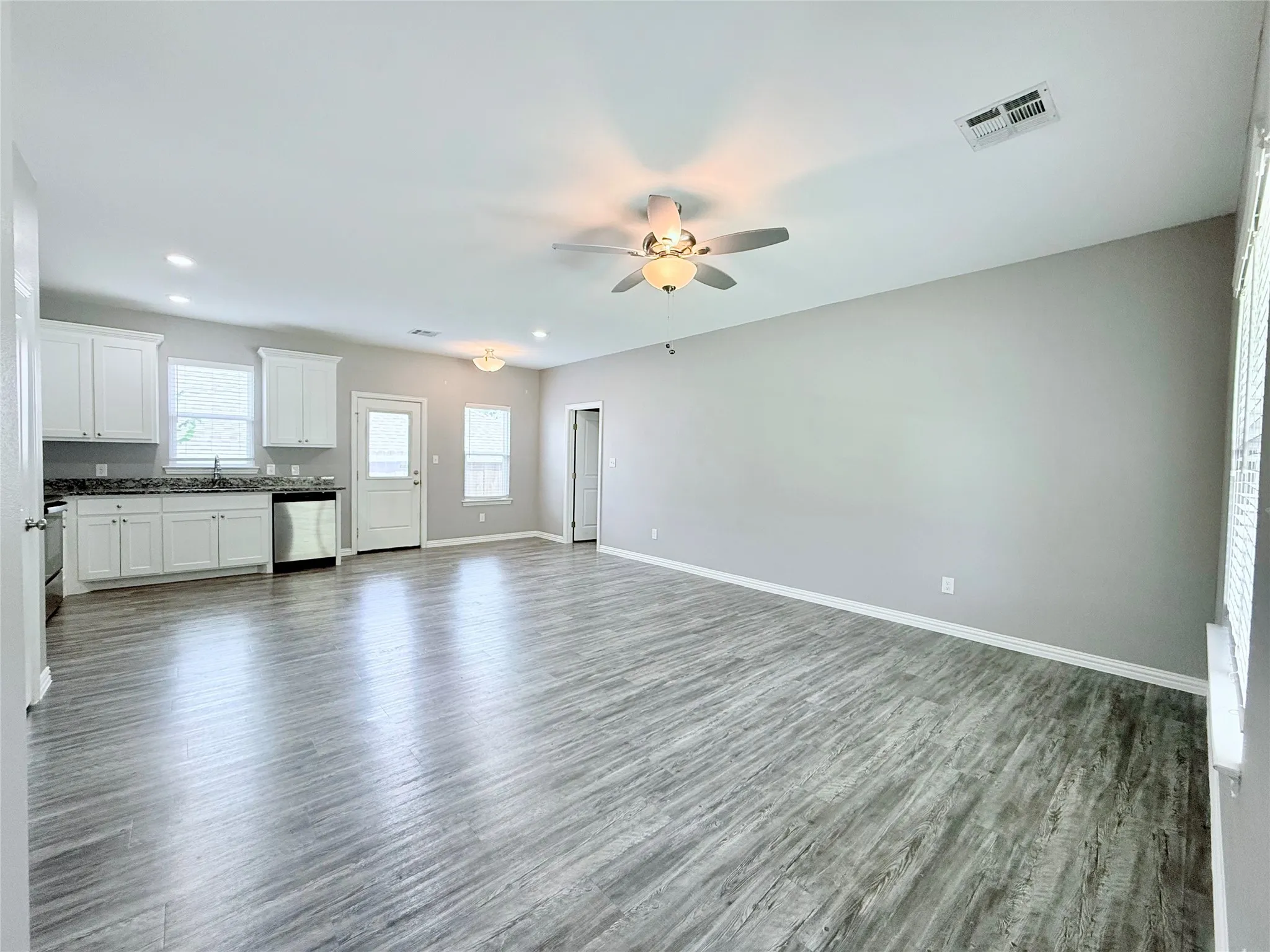 Single Family Residence For Rent in Grayson County , 600 E Shepherd Street, Denison, Texas 75021, 3 Bedroom, 2 Bathroom, 1 Garage spaces, 1,274 Sqft, built in 2023, mls#21352359, Real Estate Agent in Denison, Homes For Rent in Grayson county, Homes For Rent in Denison, Realtor in Denison Texas, Real Estate Brokerage Independent Realty Texas, Luminita Cordes Realtor