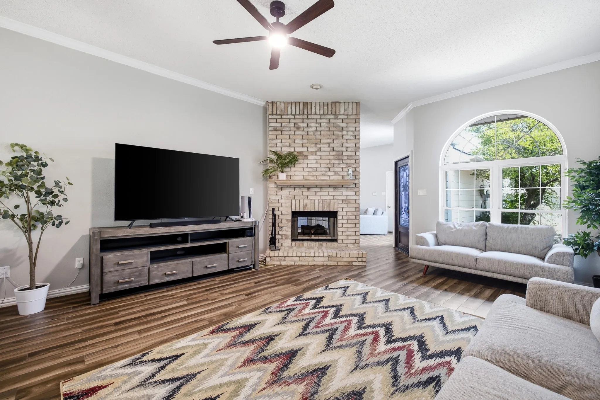 Single Family Residence For Sale in Denton County , 1517 Palisades Drive, Carrollton, Texas 75007, 3 Bedroom, 2 Bathroom, 2 Garage spaces, 1,933 Sqft, built in 1989, mls#21350267, Real Estate Agent in Carrollton, Homes For Sale in Denton county, Homes For Sale in Carrollton, Realtor in Carrollton Texas, Real Estate Brokerage Independent Realty Texas, Luminita Cordes Realtor