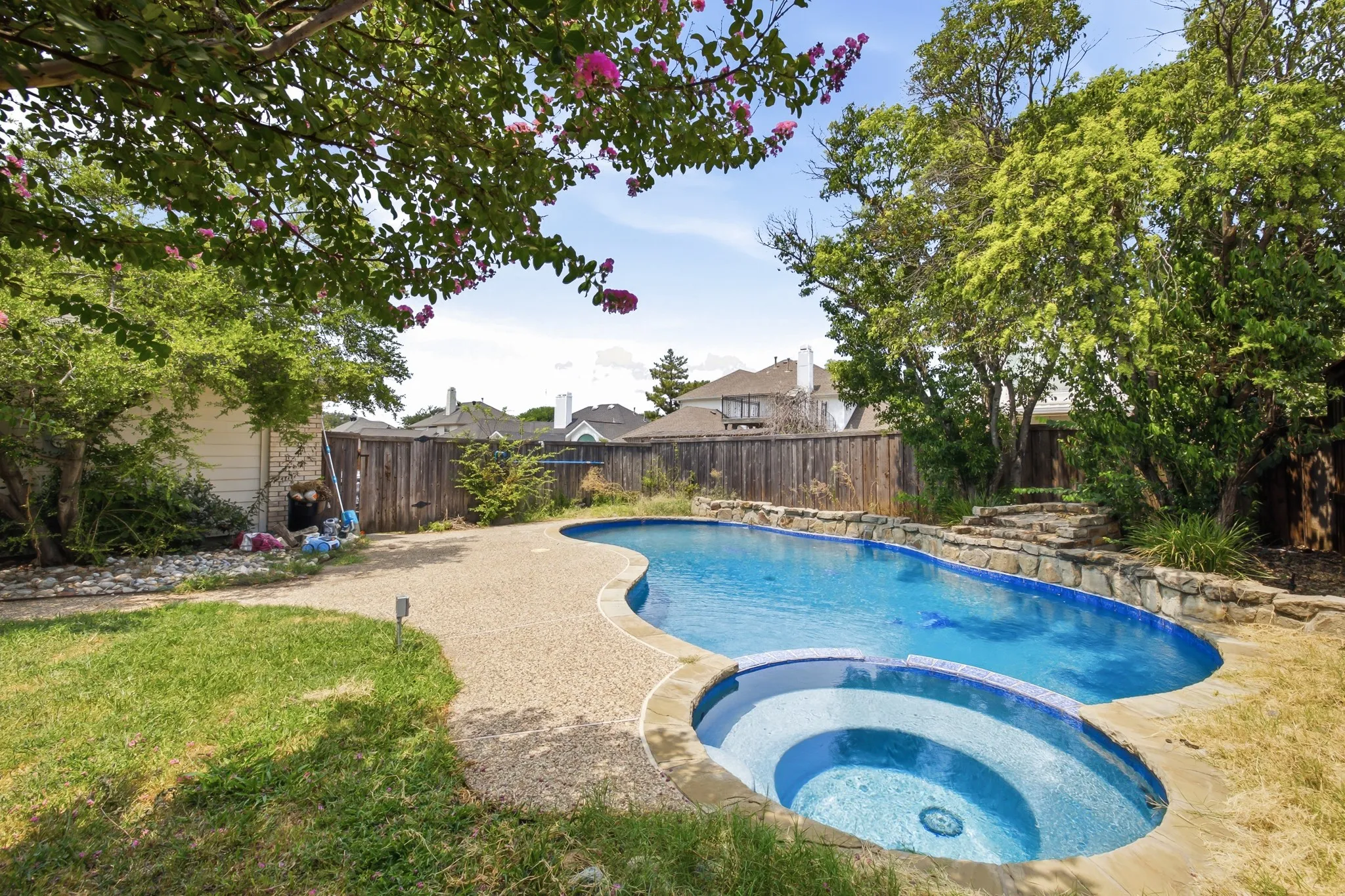 Single Family Residence For Sale in Denton County , 1517 Palisades Drive, Carrollton, Texas 75007, 3 Bedroom, 2 Bathroom, 2 Garage spaces, 1,933 Sqft, built in 1989, mls#21350267, Real Estate Agent in Carrollton, Homes For Sale in Denton county, Homes For Sale in Carrollton, Realtor in Carrollton Texas, Real Estate Brokerage Independent Realty Texas, Luminita Cordes Realtor