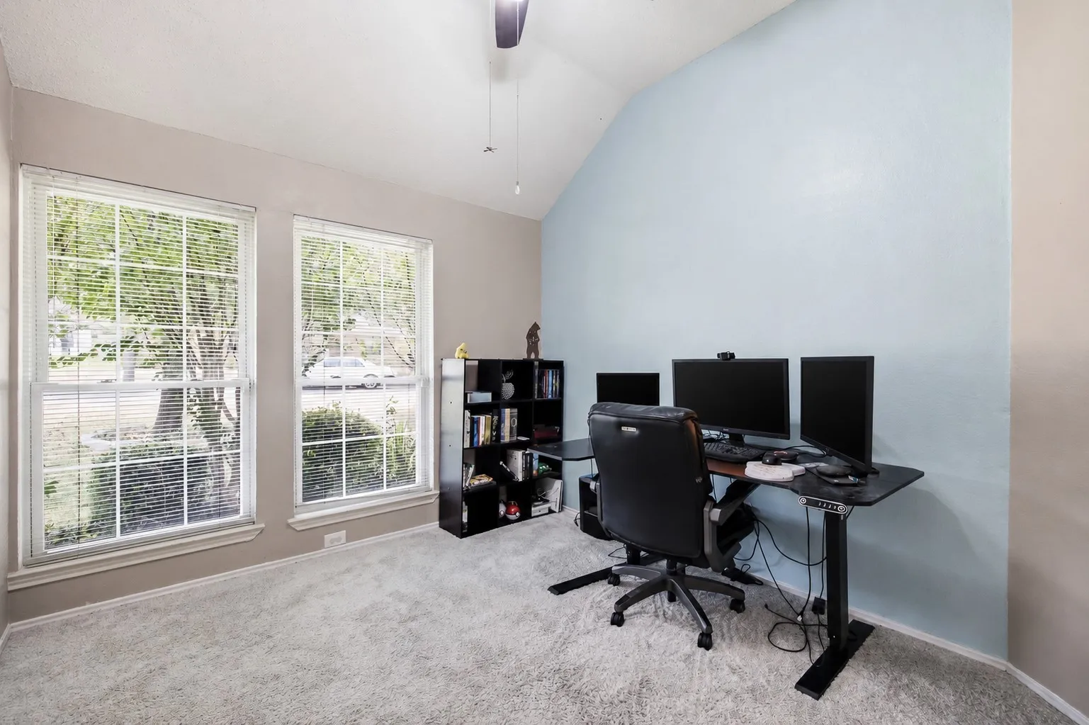 Single Family Residence For Sale in Denton County , 1517 Palisades Drive, Carrollton, Texas 75007, 3 Bedroom, 2 Bathroom, 2 Garage spaces, 1,933 Sqft, built in 1989, mls#21350267, Real Estate Agent in Carrollton, Homes For Sale in Denton county, Homes For Sale in Carrollton, Realtor in Carrollton Texas, Real Estate Brokerage Independent Realty Texas, Luminita Cordes Realtor