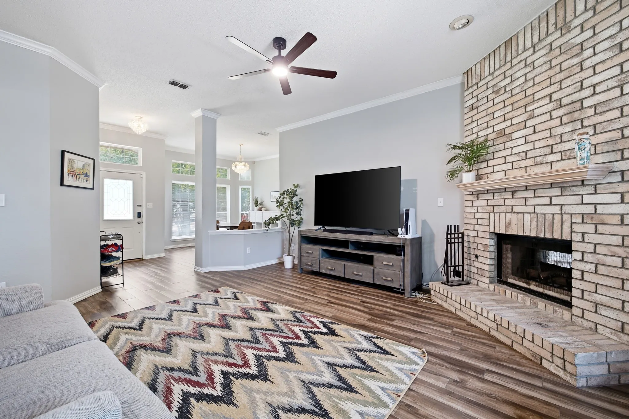 Single Family Residence For Sale in Denton County , 1517 Palisades Drive, Carrollton, Texas 75007, 3 Bedroom, 2 Bathroom, 2 Garage spaces, 1,933 Sqft, built in 1989, mls#21350267, Real Estate Agent in Carrollton, Homes For Sale in Denton county, Homes For Sale in Carrollton, Realtor in Carrollton Texas, Real Estate Brokerage Independent Realty Texas, Luminita Cordes Realtor