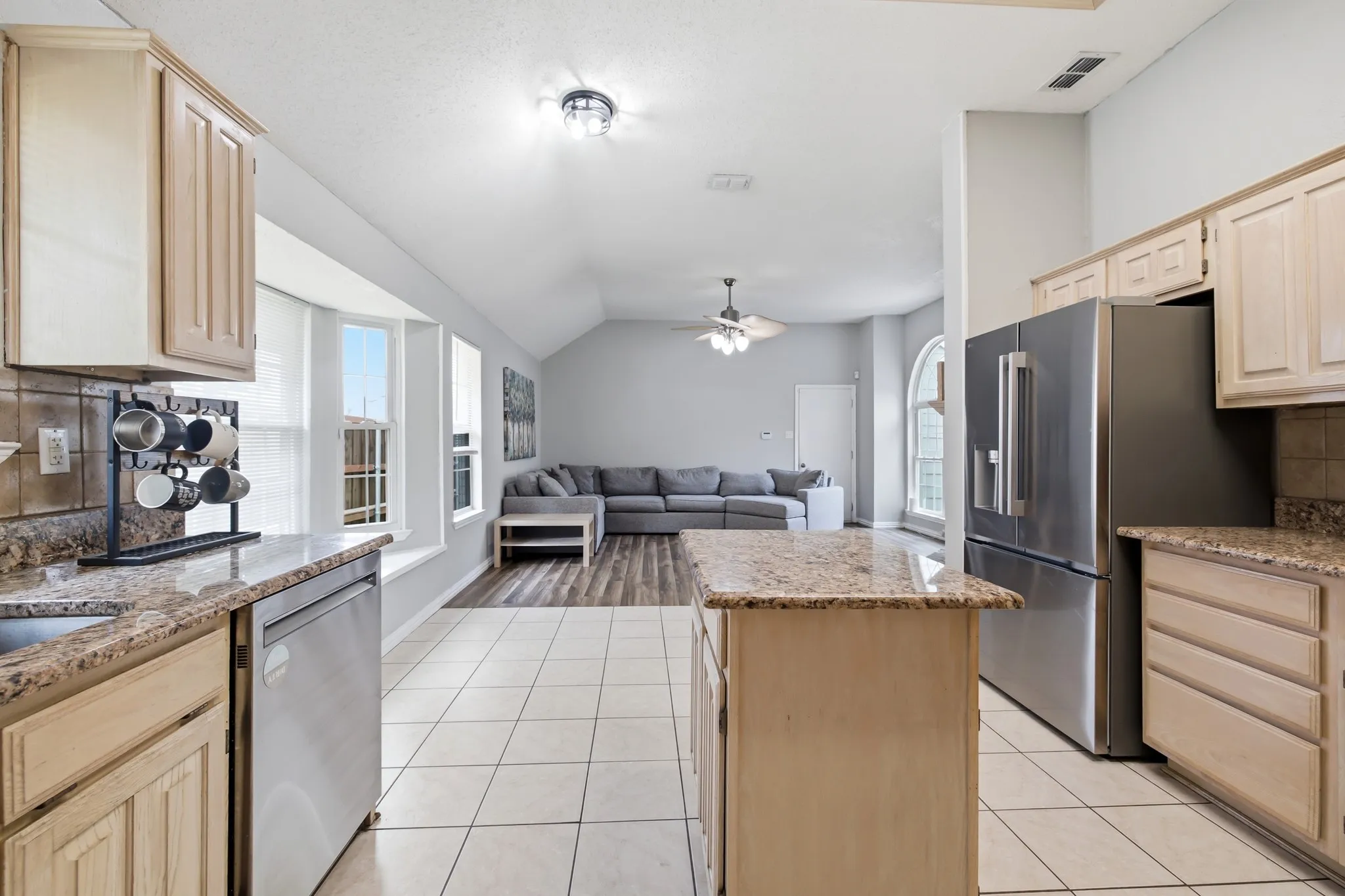 Single Family Residence For Sale in Denton County , 1517 Palisades Drive, Carrollton, Texas 75007, 3 Bedroom, 2 Bathroom, 2 Garage spaces, 1,933 Sqft, built in 1989, mls#21350267, Real Estate Agent in Carrollton, Homes For Sale in Denton county, Homes For Sale in Carrollton, Realtor in Carrollton Texas, Real Estate Brokerage Independent Realty Texas, Luminita Cordes Realtor