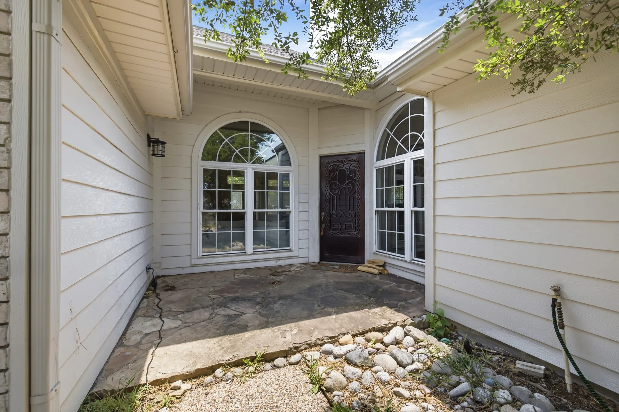 Single Family Residence For Sale in Denton County , 1517 Palisades Drive, Carrollton, Texas 75007, 3 Bedroom, 2 Bathroom, 2 Garage spaces, 1,933 Sqft, built in 1989, mls#21350267, Real Estate Agent in Carrollton, Homes For Sale in Denton county, Homes For Sale in Carrollton, Realtor in Carrollton Texas, Real Estate Brokerage Independent Realty Texas, Luminita Cordes Realtor