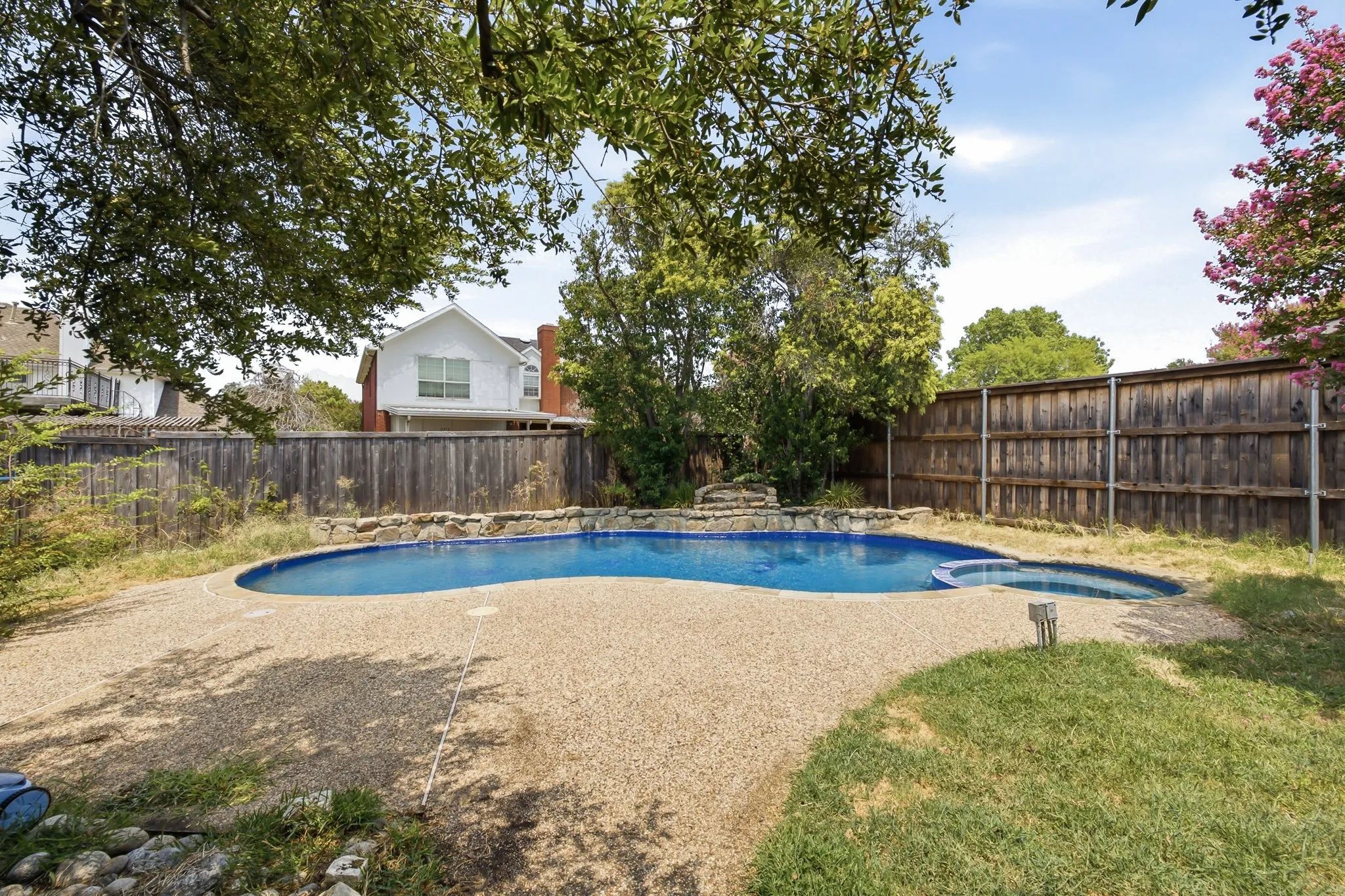 Single Family Residence For Sale in Denton County , 1517 Palisades Drive, Carrollton, Texas 75007, 3 Bedroom, 2 Bathroom, 2 Garage spaces, 1,933 Sqft, built in 1989, mls#21350267, Real Estate Agent in Carrollton, Homes For Sale in Denton county, Homes For Sale in Carrollton, Realtor in Carrollton Texas, Real Estate Brokerage Independent Realty Texas, Luminita Cordes Realtor
