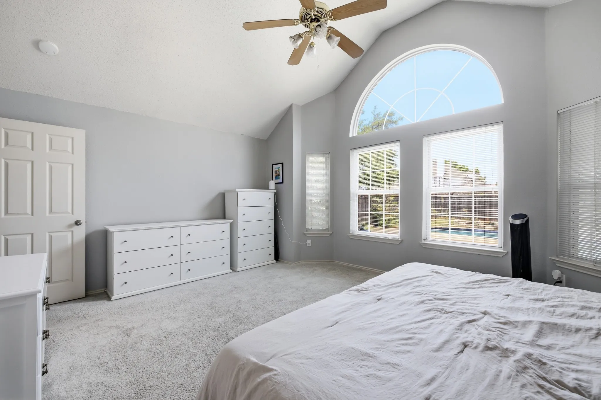 Single Family Residence For Sale in Denton County , 1517 Palisades Drive, Carrollton, Texas 75007, 3 Bedroom, 2 Bathroom, 2 Garage spaces, 1,933 Sqft, built in 1989, mls#21350267, Real Estate Agent in Carrollton, Homes For Sale in Denton county, Homes For Sale in Carrollton, Realtor in Carrollton Texas, Real Estate Brokerage Independent Realty Texas, Luminita Cordes Realtor