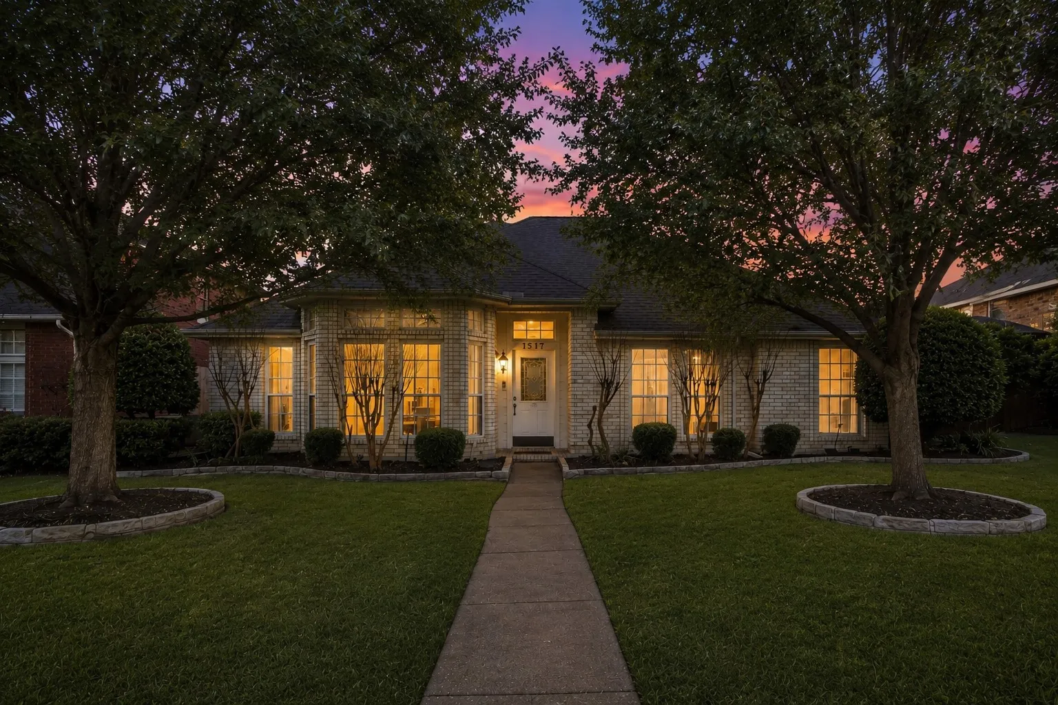 Single Family Residence For Sale in Denton County , 1517 Palisades Drive, Carrollton, Texas 75007, 3 Bedroom, 2 Bathroom, 2 Garage spaces, 1,933 Sqft, built in 1989, mls#21350267, Real Estate Agent in Carrollton, Homes For Sale in Denton county, Homes For Sale in Carrollton, Realtor in Carrollton Texas, Real Estate Brokerage Independent Realty Texas, Luminita Cordes Realtor