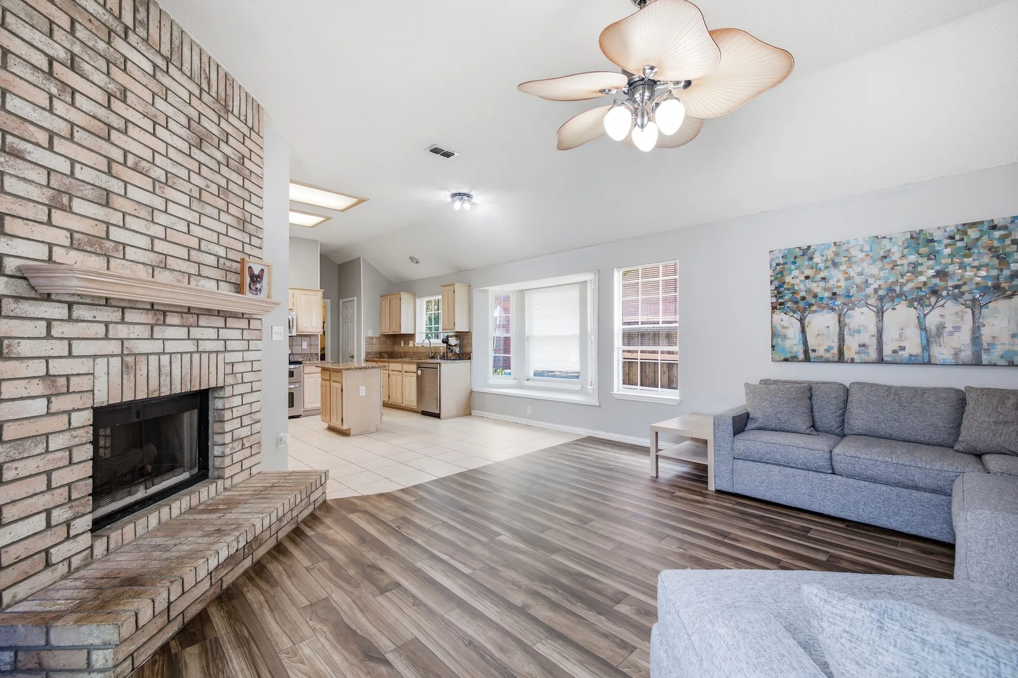 Single Family Residence For Sale in Denton County , 1517 Palisades Drive, Carrollton, Texas 75007, 3 Bedroom, 2 Bathroom, 2 Garage spaces, 1,933 Sqft, built in 1989, mls#21350267, Real Estate Agent in Carrollton, Homes For Sale in Denton county, Homes For Sale in Carrollton, Realtor in Carrollton Texas, Real Estate Brokerage Independent Realty Texas, Luminita Cordes Realtor