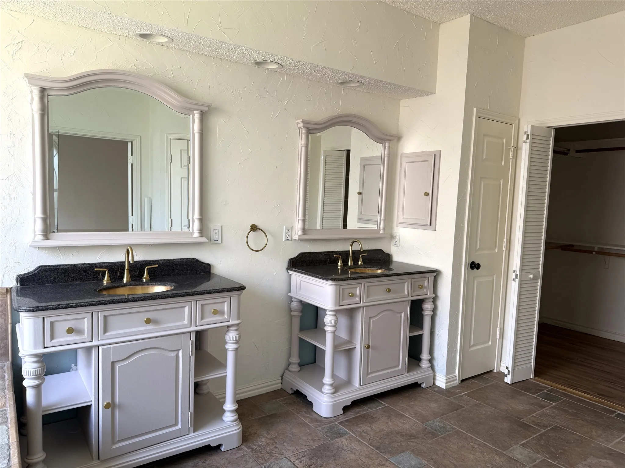 Single Family Residence For Sale in Collin County , 7212 Swallow Branch Lane, Plano, Texas 75025, 5 Bedroom, 3 Bathroom, 2 Garage spaces, 2,863 Sqft, built in 1989, mls#21352024, Real Estate Agent in Plano, Homes For Sale in Collin county, Homes For Sale in Plano, Realtor in Plano Texas, Real Estate Brokerage Independent Realty Texas, Luminita Cordes Realtor