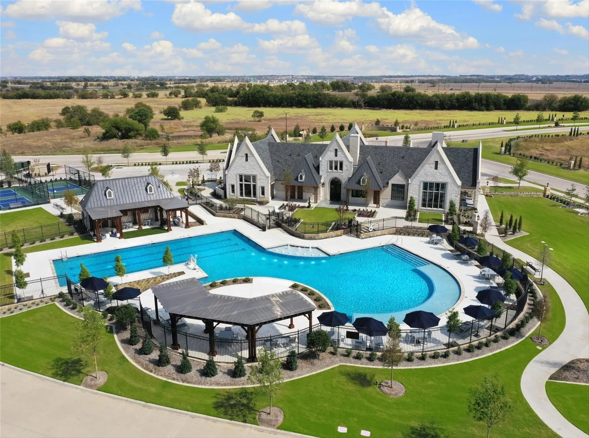 Single Family Residence For Sale in Collin County , 2600 Chester Drive, Celina, Texas 75009, 3 Bedroom, 3 Bathroom, 3 Garage spaces, 2,352 Sqft, built in 2024, mls#21350124, Real Estate Agent in Celina, Homes For Sale in Collin county, Homes For Sale in Celina, Realtor in Celina Texas, Real Estate Brokerage Independent Realty Texas, Luminita Cordes Realtor
