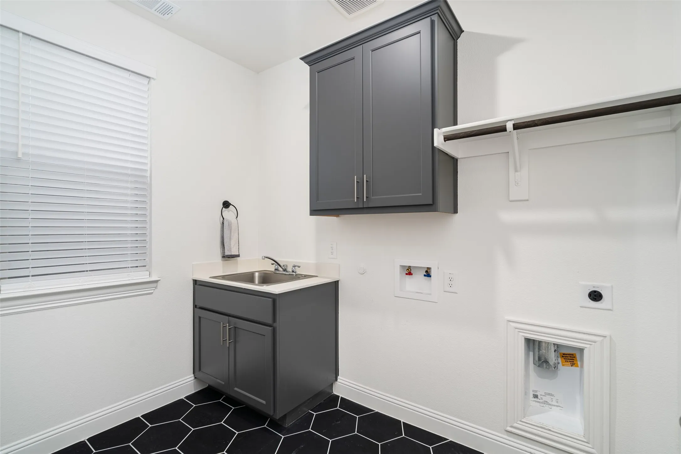 Single Family Residence For Sale in Collin County , 2600 Chester Drive, Celina, Texas 75009, 3 Bedroom, 3 Bathroom, 3 Garage spaces, 2,352 Sqft, built in 2024, mls#21350124, Real Estate Agent in Celina, Homes For Sale in Collin county, Homes For Sale in Celina, Realtor in Celina Texas, Real Estate Brokerage Independent Realty Texas, Luminita Cordes Realtor