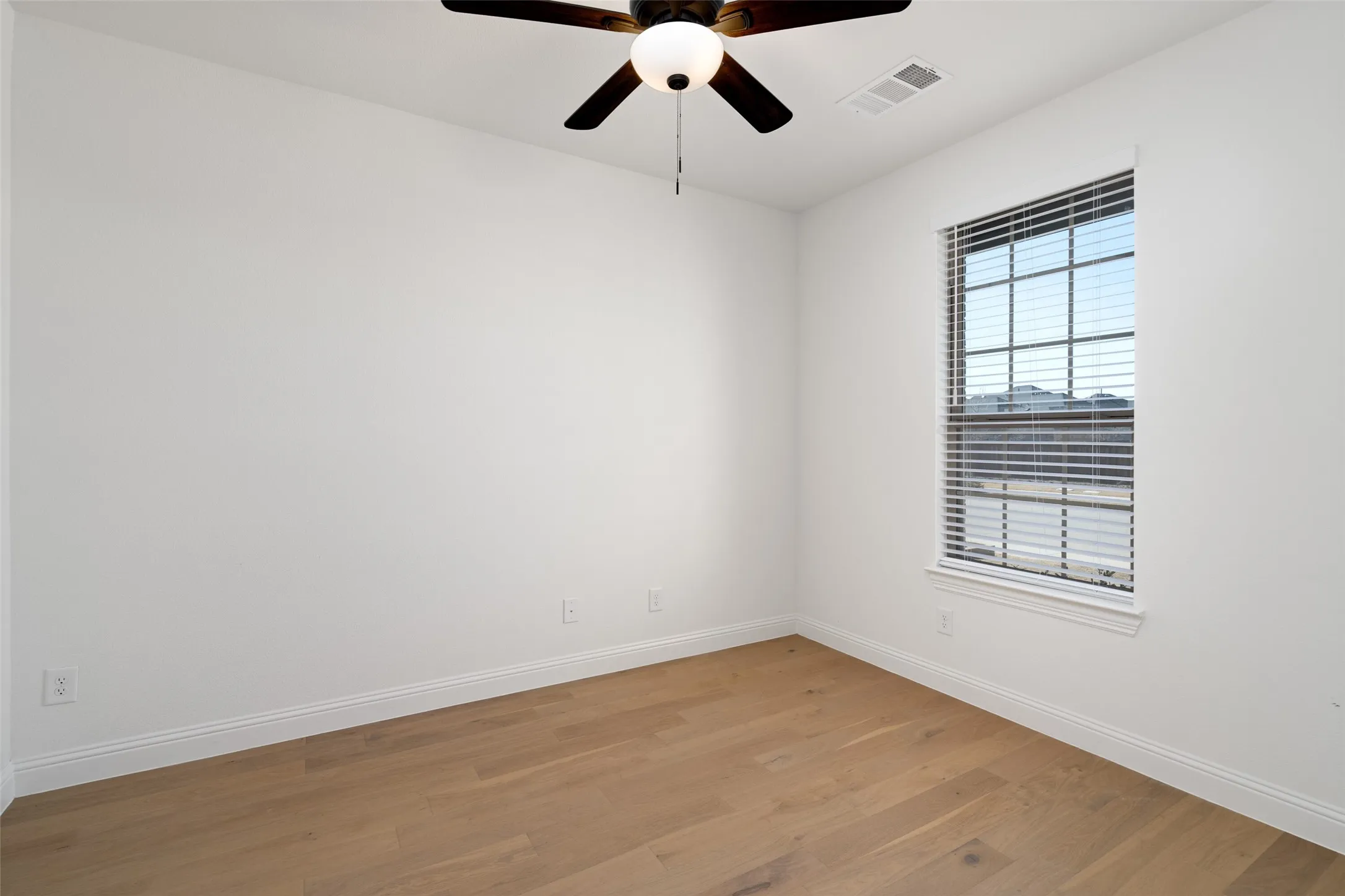 Single Family Residence For Sale in Collin County , 2600 Chester Drive, Celina, Texas 75009, 3 Bedroom, 3 Bathroom, 3 Garage spaces, 2,352 Sqft, built in 2024, mls#21350124, Real Estate Agent in Celina, Homes For Sale in Collin county, Homes For Sale in Celina, Realtor in Celina Texas, Real Estate Brokerage Independent Realty Texas, Luminita Cordes Realtor