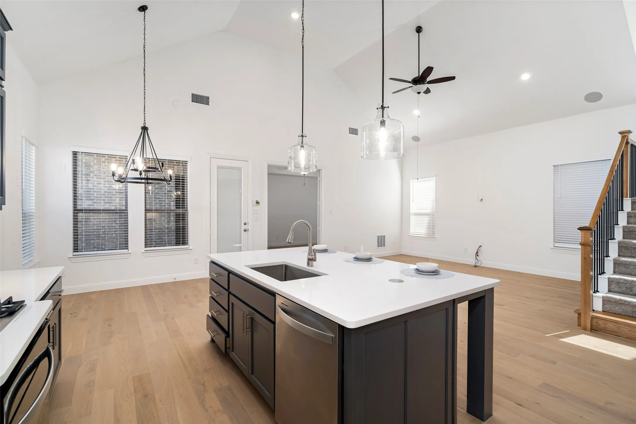 Single Family Residence For Sale in Collin County , 2600 Chester Drive, Celina, Texas 75009, 3 Bedroom, 3 Bathroom, 3 Garage spaces, 2,352 Sqft, built in 2024, mls#21350124, Real Estate Agent in Celina, Homes For Sale in Collin county, Homes For Sale in Celina, Realtor in Celina Texas, Real Estate Brokerage Independent Realty Texas, Luminita Cordes Realtor