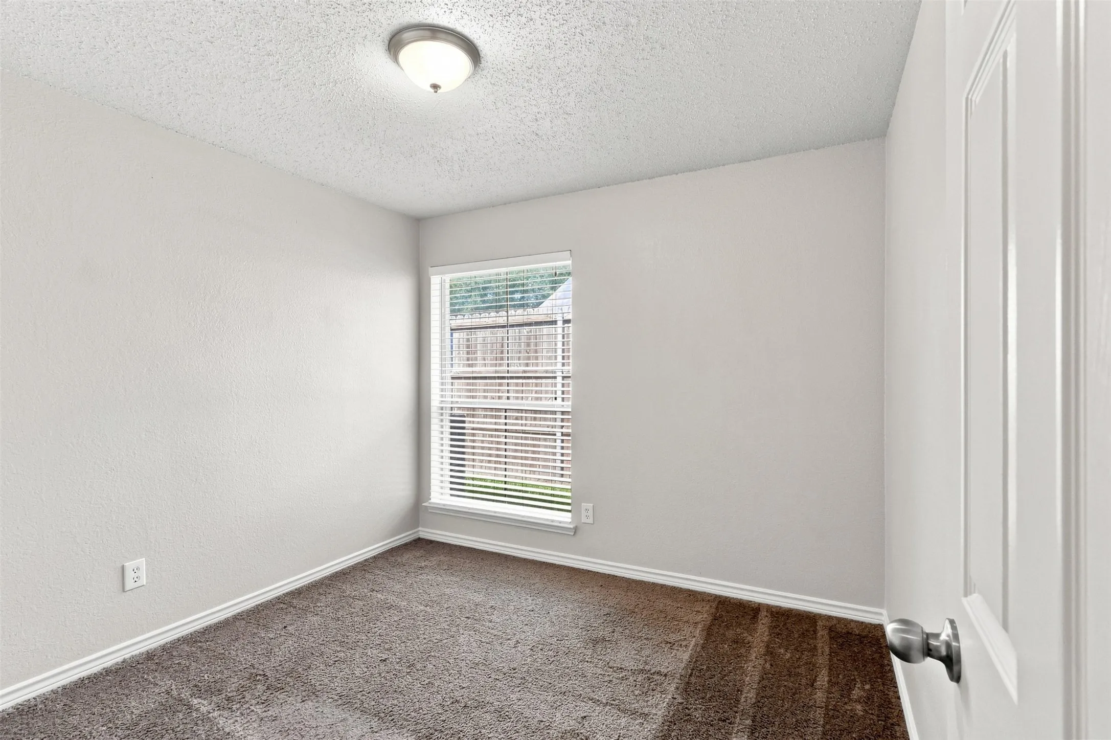 Single Family Residence For Sale in Tarrant County , 2005 Melissa Diane Street, Mansfield, Texas 76063, 3 Bedroom, 2 Bathroom, 2 Garage spaces, 1,813 Sqft, built in 1995, mls#21348799, Real Estate Agent in Mansfield, Homes For Sale in Tarrant county, Homes For Sale in Mansfield, Realtor in Mansfield Texas, Real Estate Brokerage Independent Realty Texas, Luminita Cordes Realtor
