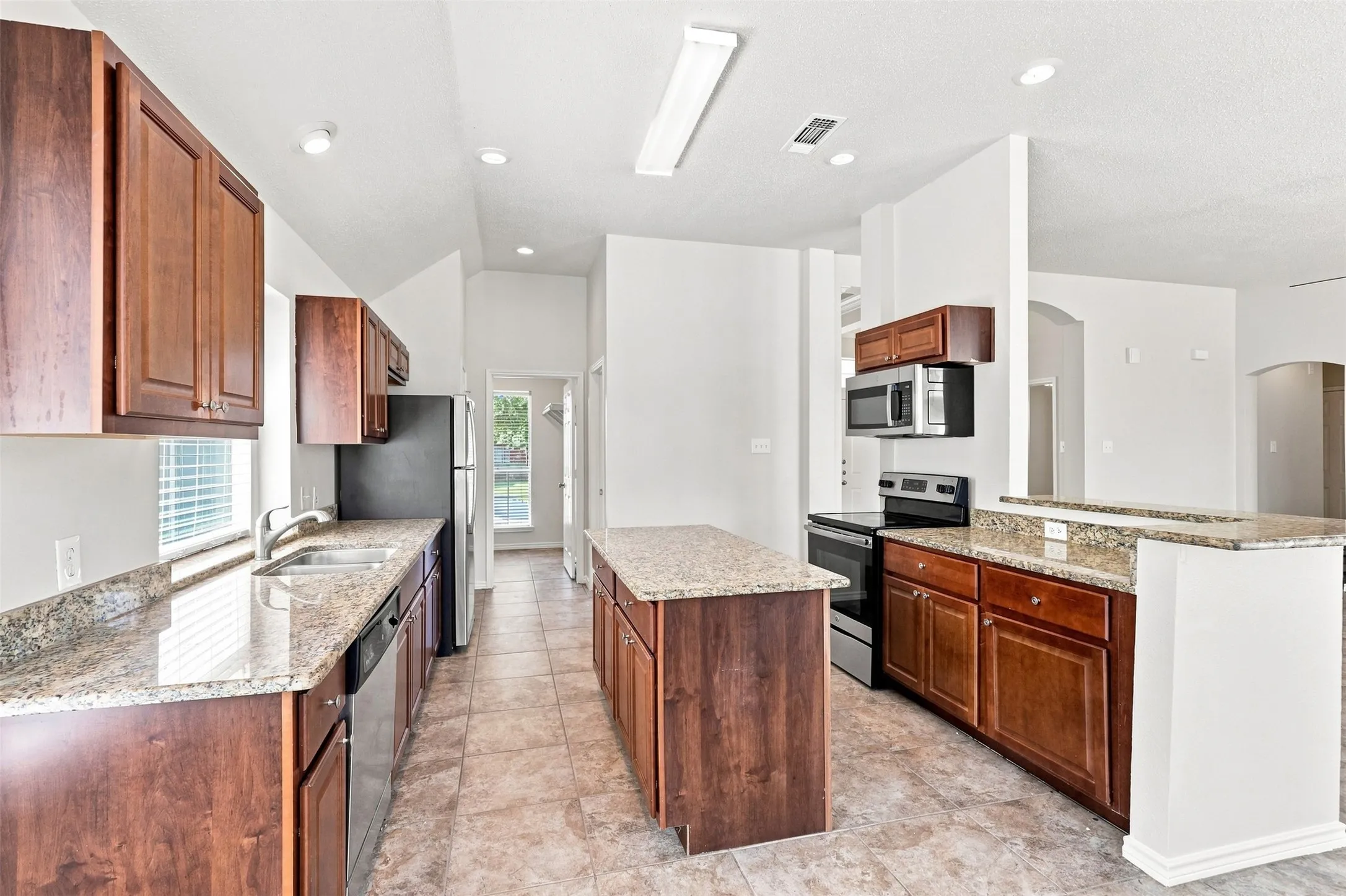Single Family Residence For Sale in Tarrant County , 2005 Melissa Diane Street, Mansfield, Texas 76063, 3 Bedroom, 2 Bathroom, 2 Garage spaces, 1,813 Sqft, built in 1995, mls#21348799, Real Estate Agent in Mansfield, Homes For Sale in Tarrant county, Homes For Sale in Mansfield, Realtor in Mansfield Texas, Real Estate Brokerage Independent Realty Texas, Luminita Cordes Realtor