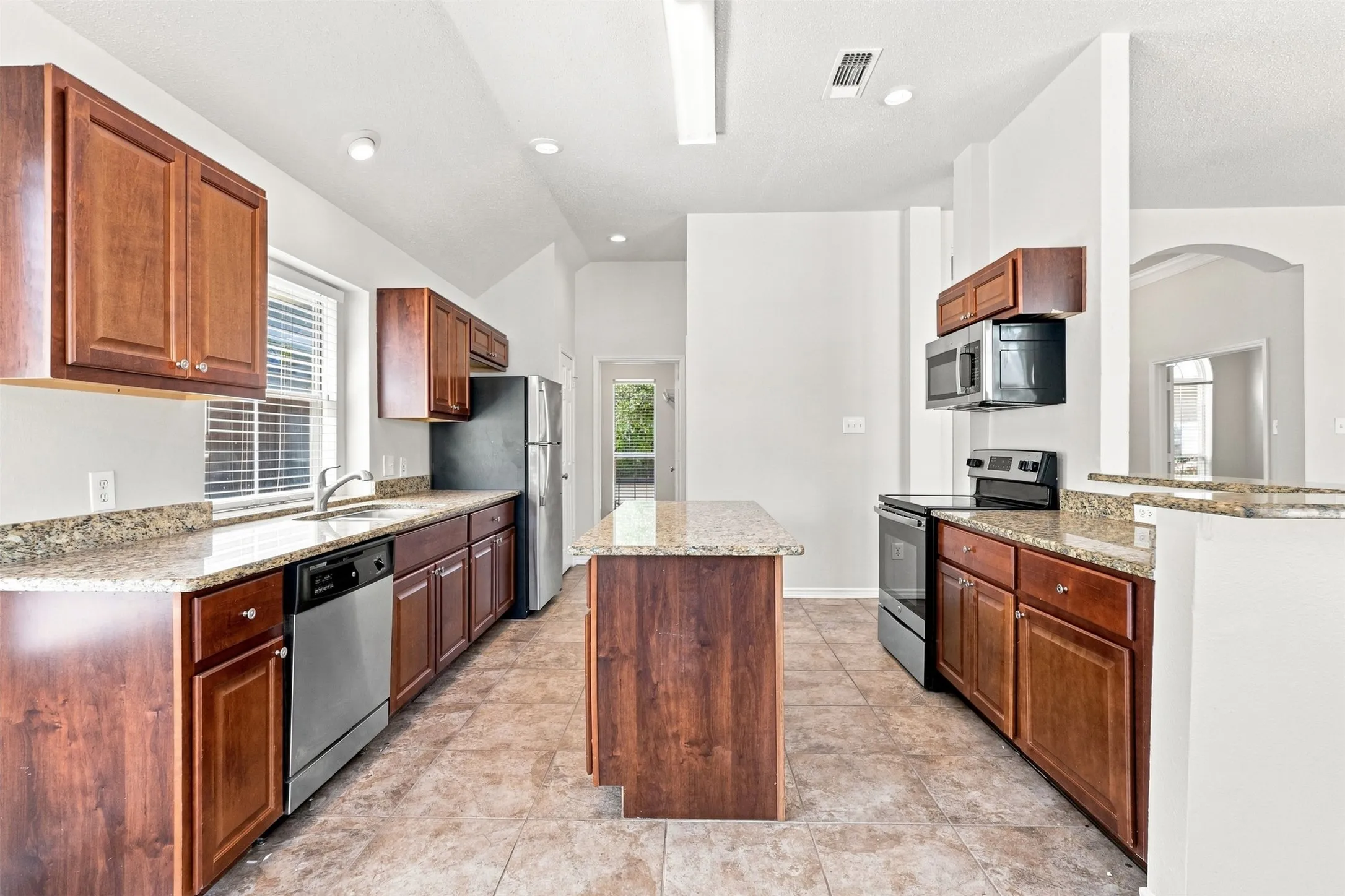 Single Family Residence For Sale in Tarrant County , 2005 Melissa Diane Street, Mansfield, Texas 76063, 3 Bedroom, 2 Bathroom, 2 Garage spaces, 1,813 Sqft, built in 1995, mls#21348799, Real Estate Agent in Mansfield, Homes For Sale in Tarrant county, Homes For Sale in Mansfield, Realtor in Mansfield Texas, Real Estate Brokerage Independent Realty Texas, Luminita Cordes Realtor