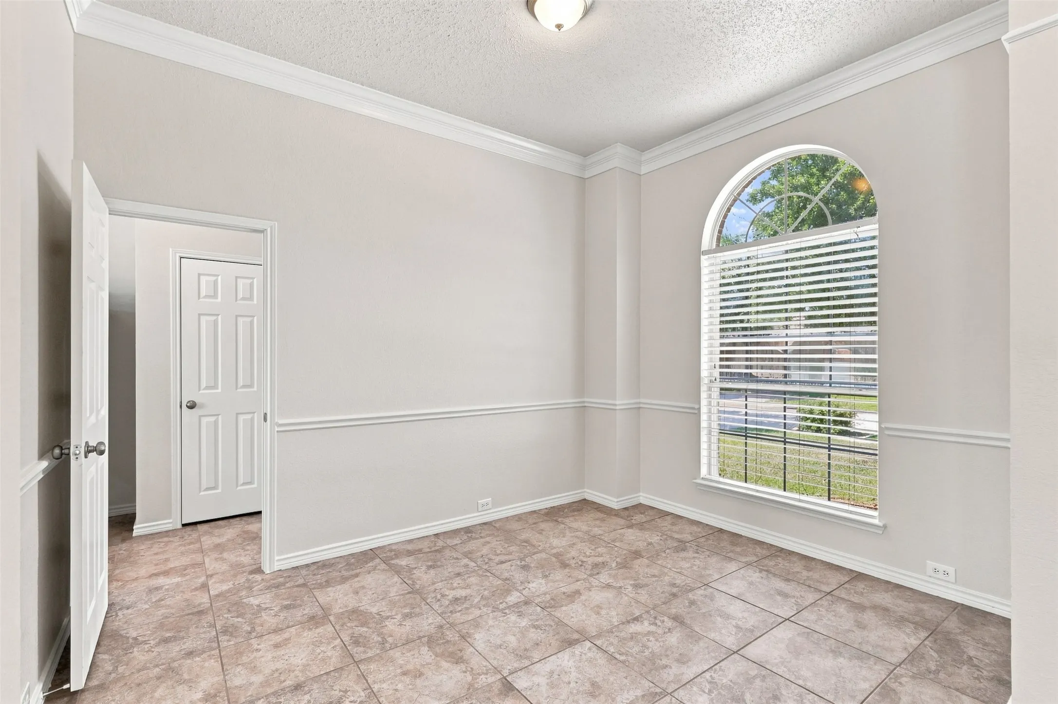 Single Family Residence For Sale in Tarrant County , 2005 Melissa Diane Street, Mansfield, Texas 76063, 3 Bedroom, 2 Bathroom, 2 Garage spaces, 1,813 Sqft, built in 1995, mls#21348799, Real Estate Agent in Mansfield, Homes For Sale in Tarrant county, Homes For Sale in Mansfield, Realtor in Mansfield Texas, Real Estate Brokerage Independent Realty Texas, Luminita Cordes Realtor