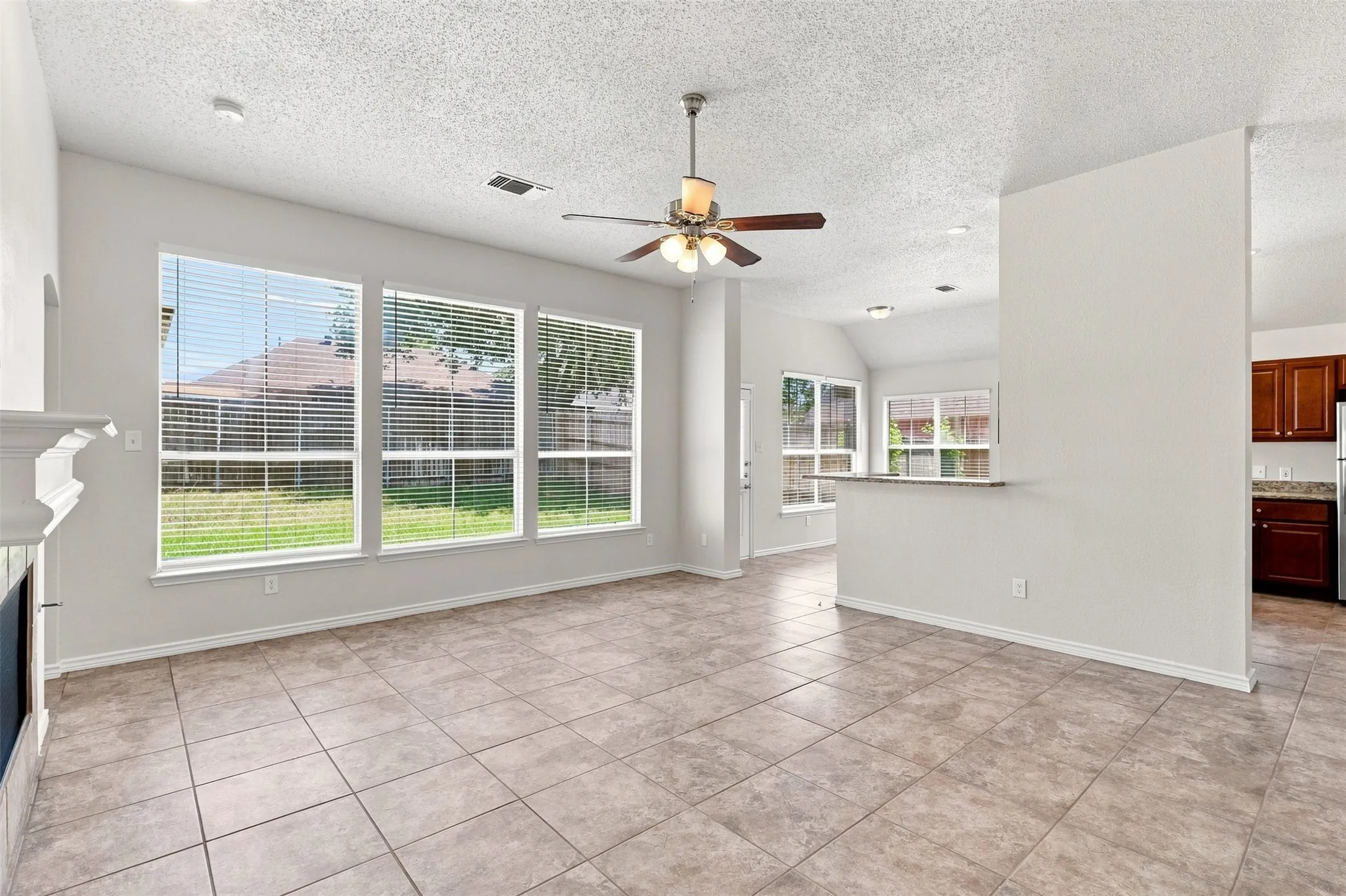 Single Family Residence For Sale in Tarrant County , 2005 Melissa Diane Street, Mansfield, Texas 76063, 3 Bedroom, 2 Bathroom, 2 Garage spaces, 1,813 Sqft, built in 1995, mls#21348799, Real Estate Agent in Mansfield, Homes For Sale in Tarrant county, Homes For Sale in Mansfield, Realtor in Mansfield Texas, Real Estate Brokerage Independent Realty Texas, Luminita Cordes Realtor