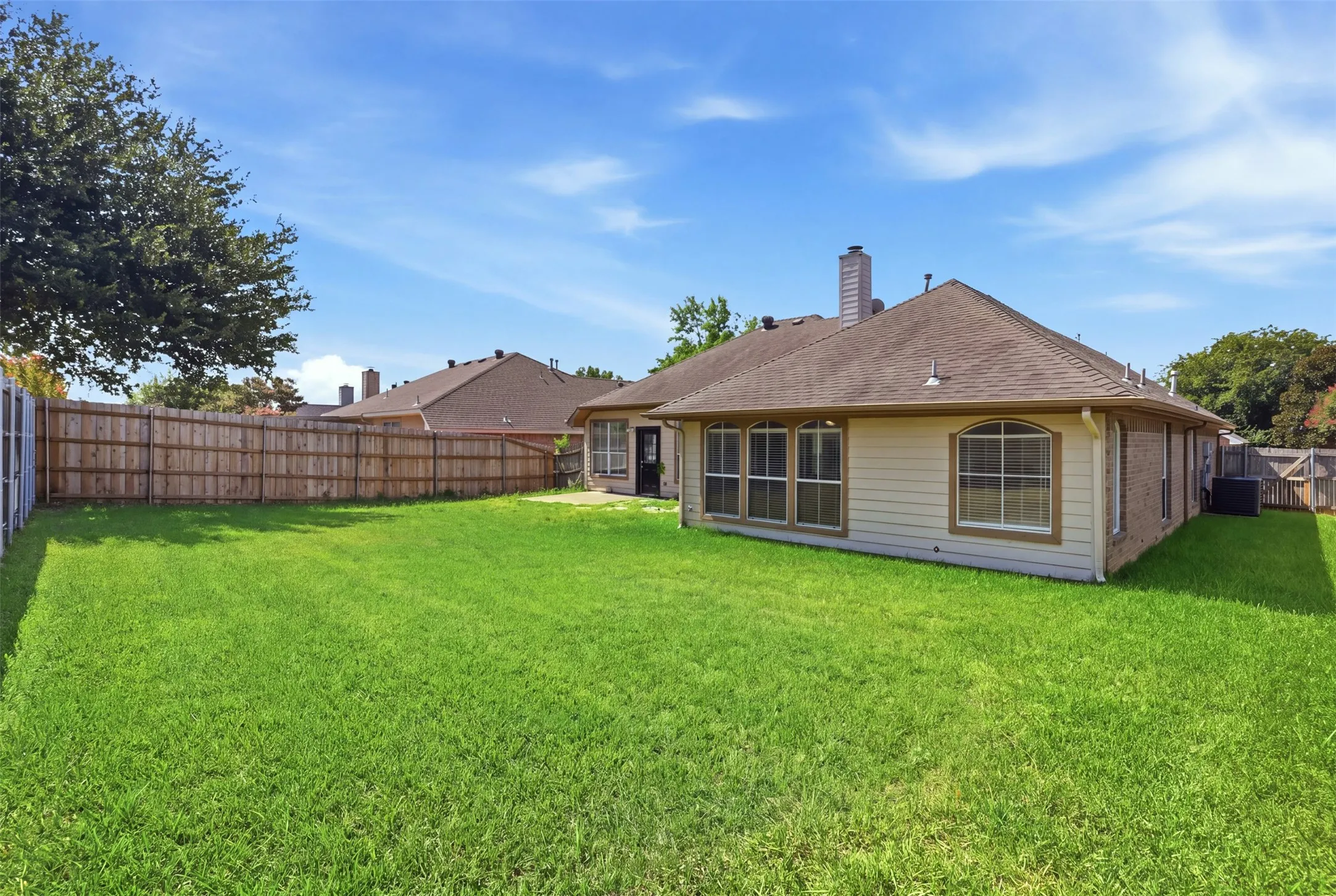 Single Family Residence For Sale in Tarrant County , 2005 Melissa Diane Street, Mansfield, Texas 76063, 3 Bedroom, 2 Bathroom, 2 Garage spaces, 1,813 Sqft, built in 1995, mls#21348799, Real Estate Agent in Mansfield, Homes For Sale in Tarrant county, Homes For Sale in Mansfield, Realtor in Mansfield Texas, Real Estate Brokerage Independent Realty Texas, Luminita Cordes Realtor