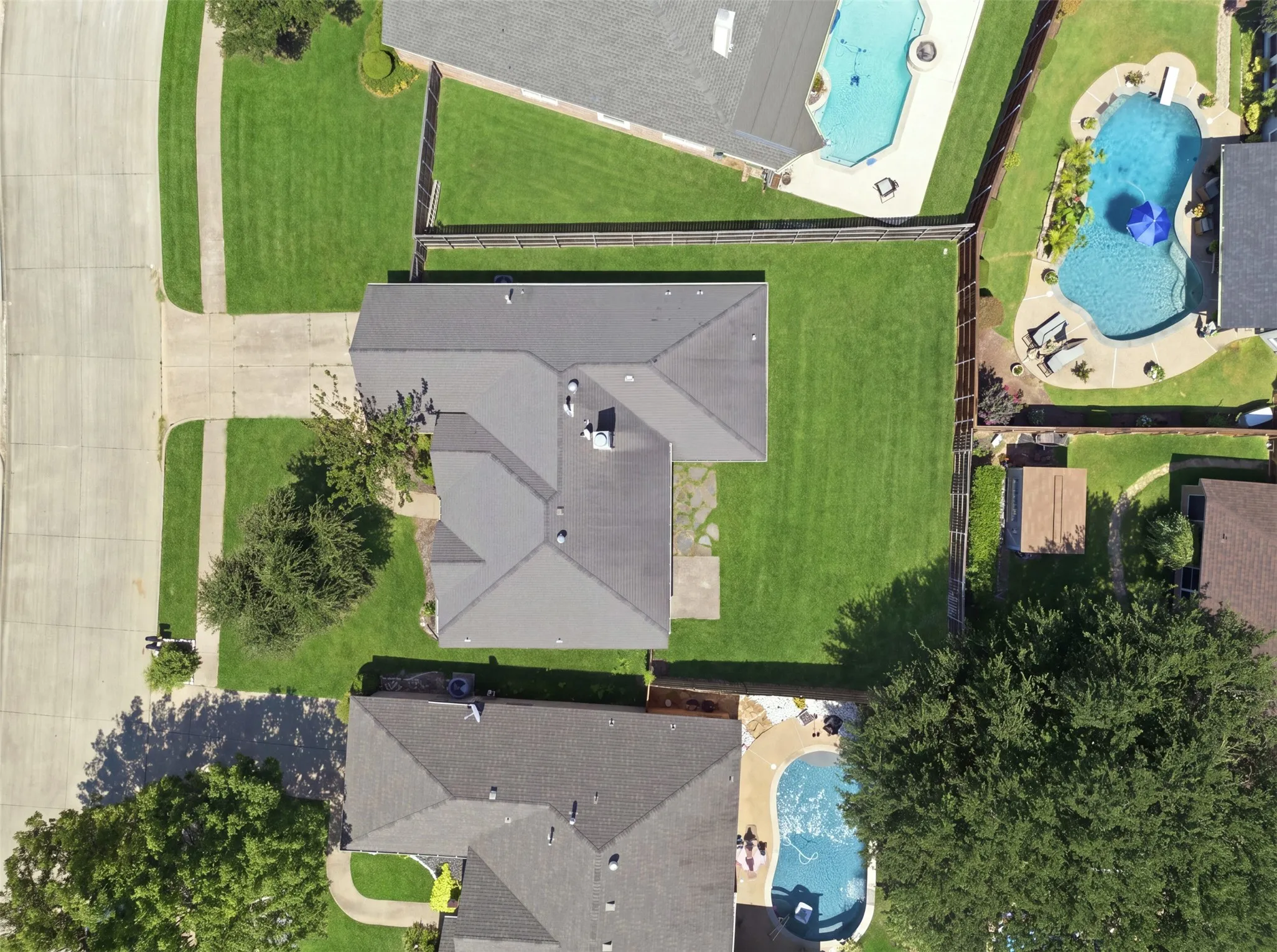 Single Family Residence For Sale in Tarrant County , 2005 Melissa Diane Street, Mansfield, Texas 76063, 3 Bedroom, 2 Bathroom, 2 Garage spaces, 1,813 Sqft, built in 1995, mls#21348799, Real Estate Agent in Mansfield, Homes For Sale in Tarrant county, Homes For Sale in Mansfield, Realtor in Mansfield Texas, Real Estate Brokerage Independent Realty Texas, Luminita Cordes Realtor