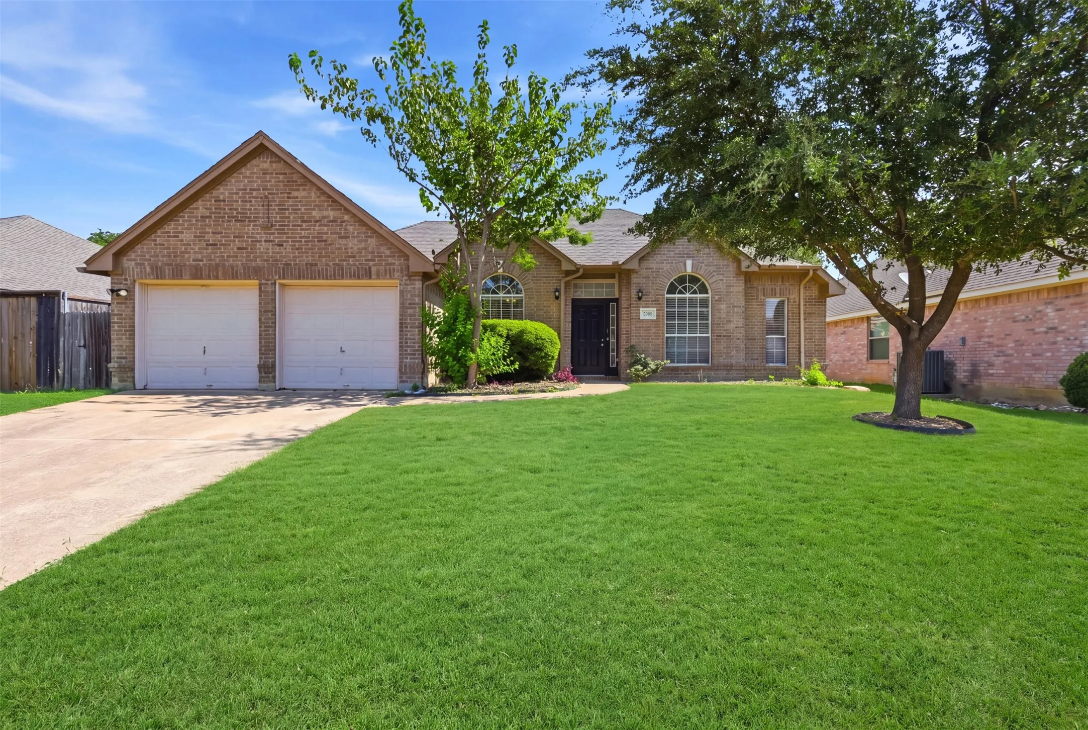 Single Family Residence For Sale in Tarrant County , 2005 Melissa Diane Street, Mansfield, Texas 76063, 3 Bedroom, 2 Bathroom, 2 Garage spaces, 1,813 Sqft, built in 1995, mls#21348799, Real Estate Agent in Mansfield, Homes For Sale in Tarrant county, Homes For Sale in Mansfield, Realtor in Mansfield Texas, Real Estate Brokerage Independent Realty Texas, Luminita Cordes Realtor