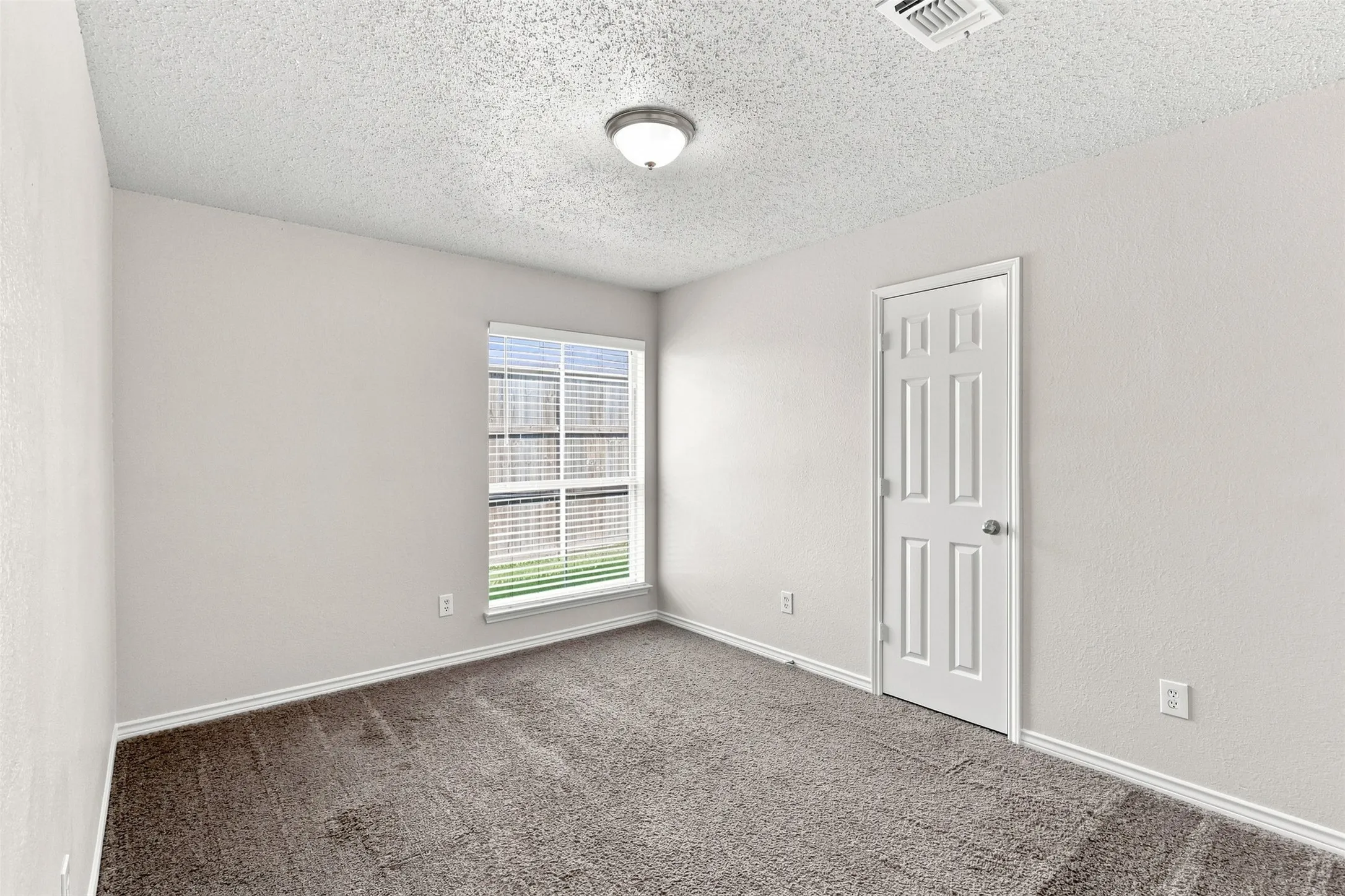 Single Family Residence For Sale in Tarrant County , 2005 Melissa Diane Street, Mansfield, Texas 76063, 3 Bedroom, 2 Bathroom, 2 Garage spaces, 1,813 Sqft, built in 1995, mls#21348799, Real Estate Agent in Mansfield, Homes For Sale in Tarrant county, Homes For Sale in Mansfield, Realtor in Mansfield Texas, Real Estate Brokerage Independent Realty Texas, Luminita Cordes Realtor